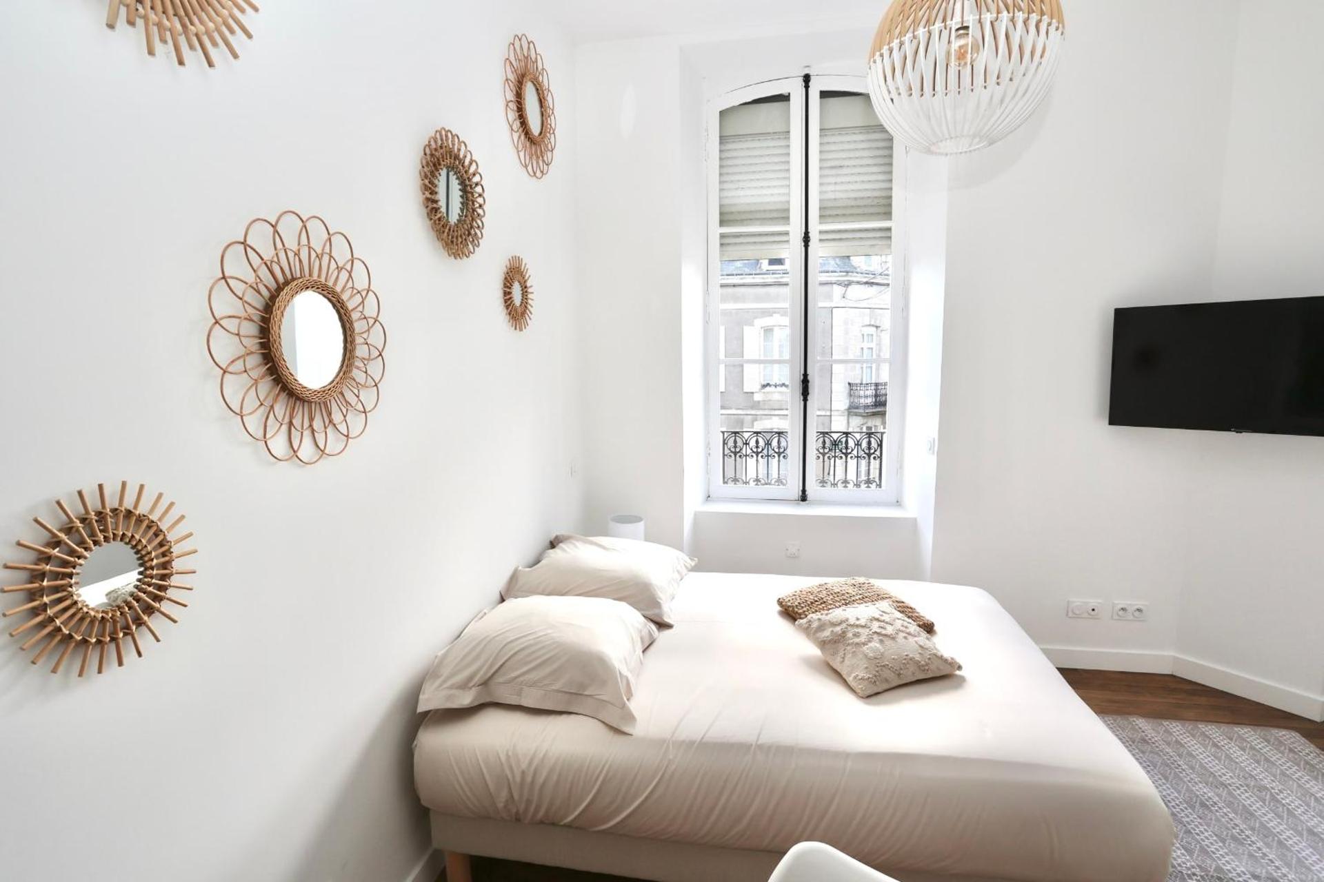 Napoléon Gare n4 Studio Lumineux ByLocly