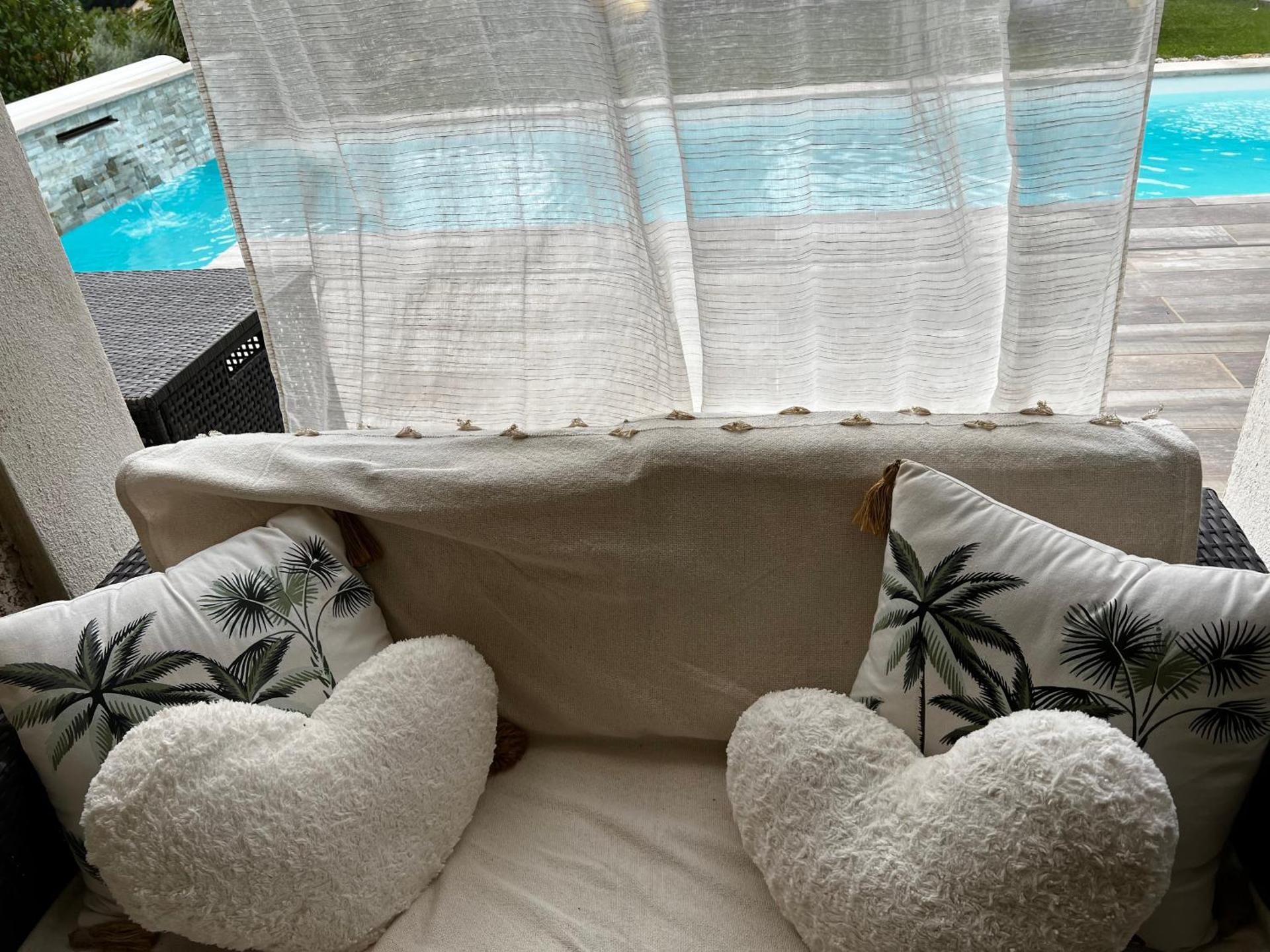 Suite romantique Le temps d'un Instant Loveroom Hammam jacuzzi piscine