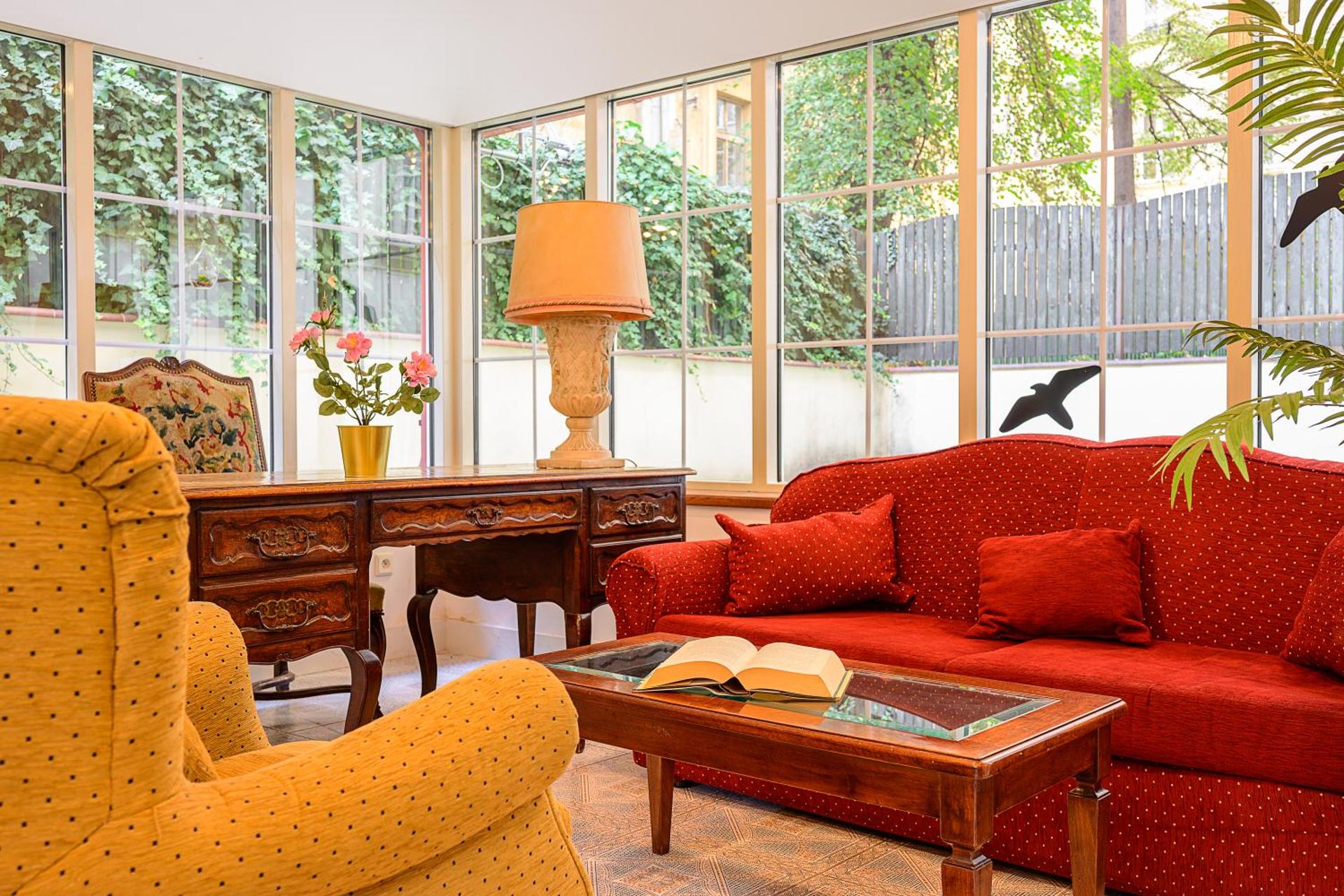 Communal lounge/ TV room