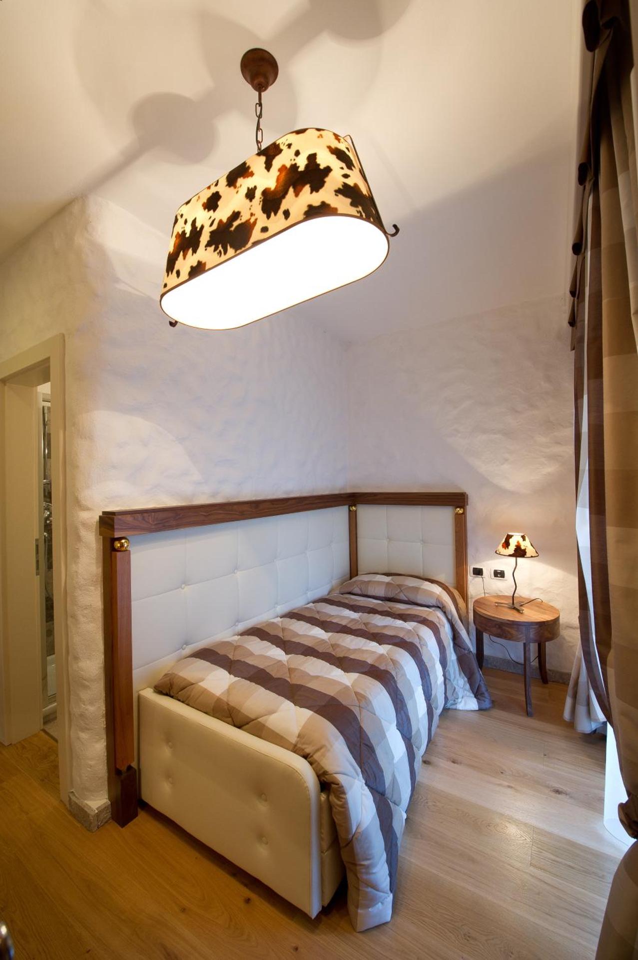 Single Room with Mountain View