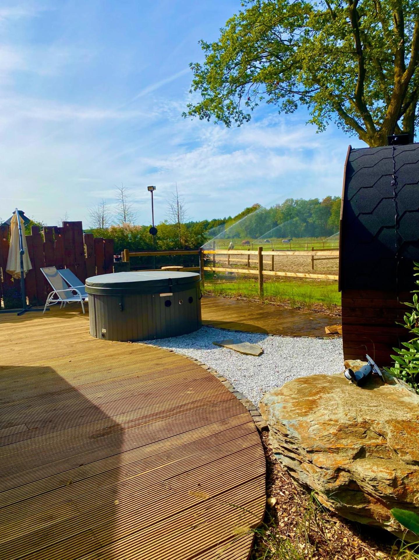 Luxe Finse Kota met Jacuzzi en SaunaBarrel de Zandhoef