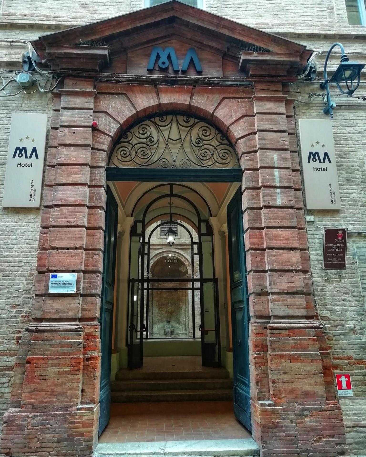 Facade/entrance