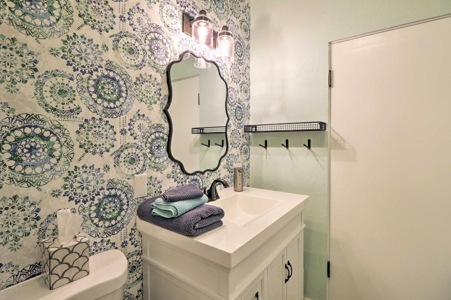 Comfy and Cozy Kalispell Home Walk to Downtown