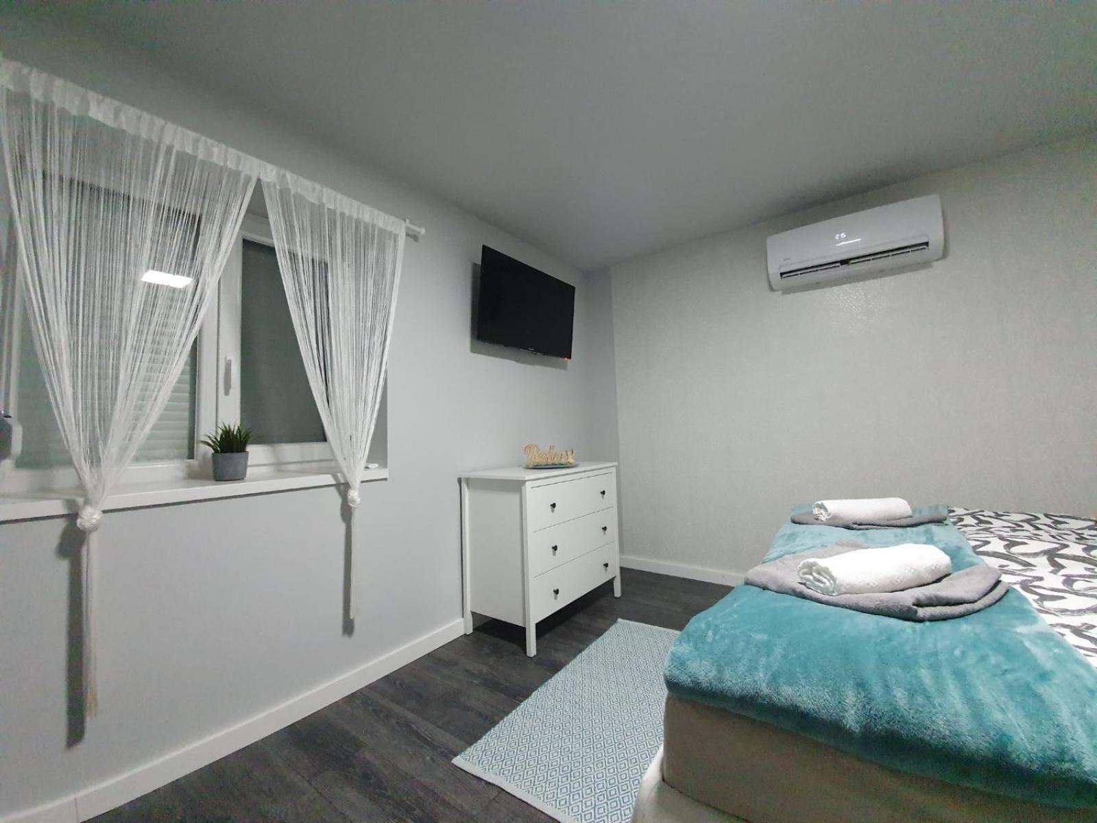 Sunny Garden Apartment