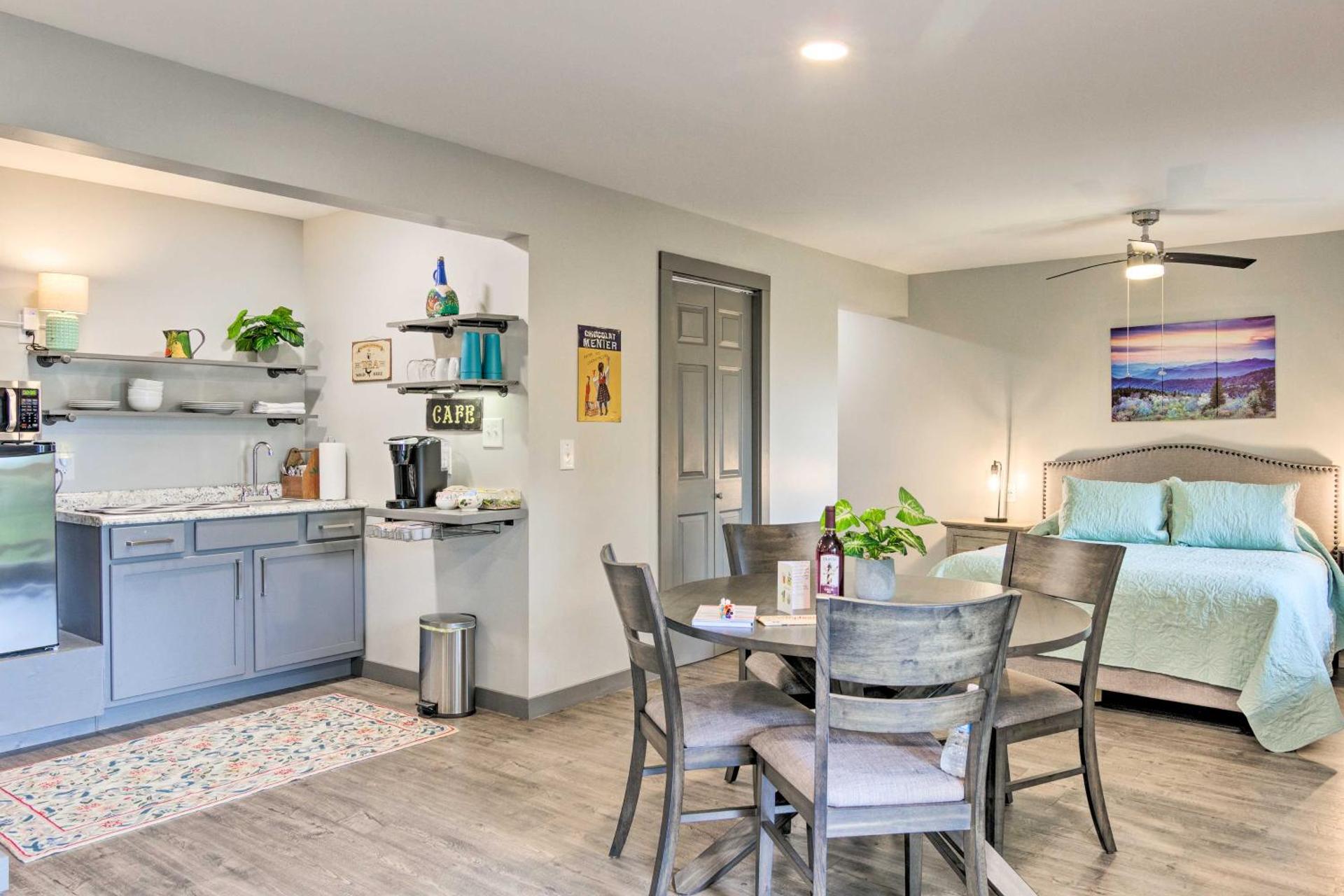 Serene Escape with Mountain Views, Near Dtwn!