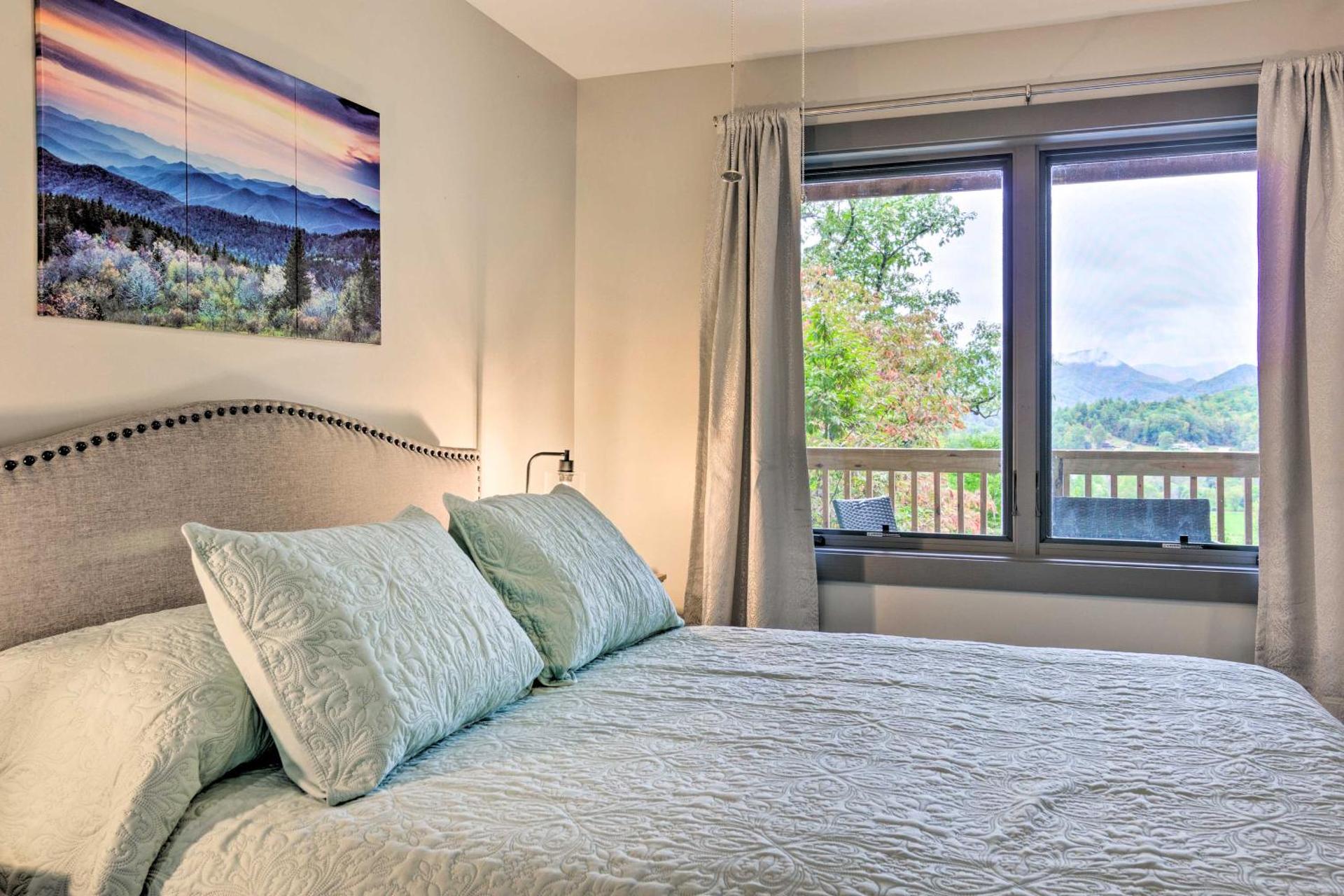 Serene Escape with Mountain Views, Near Dtwn!