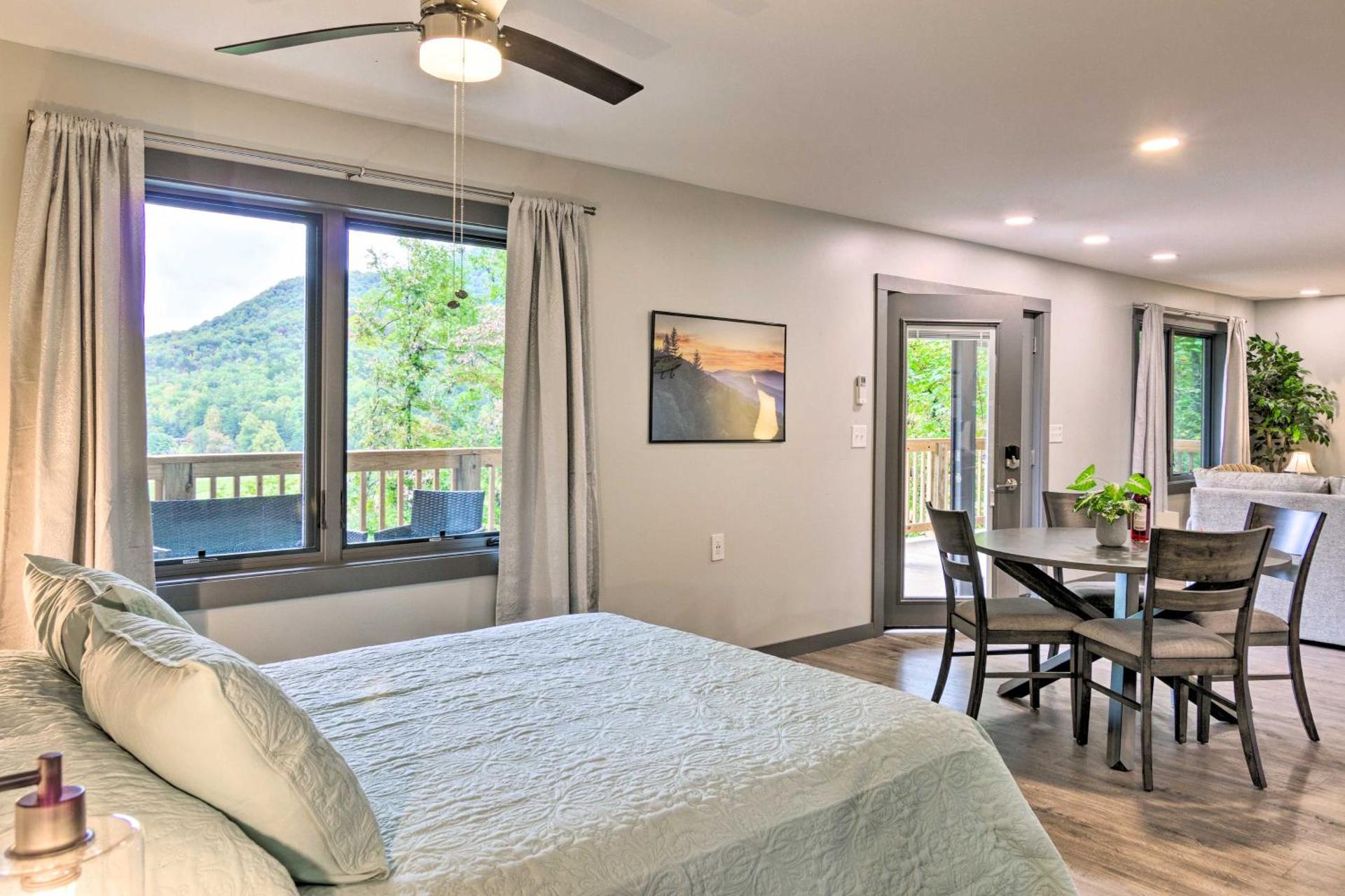 Serene Escape with Mountain Views, Near Dtwn!
