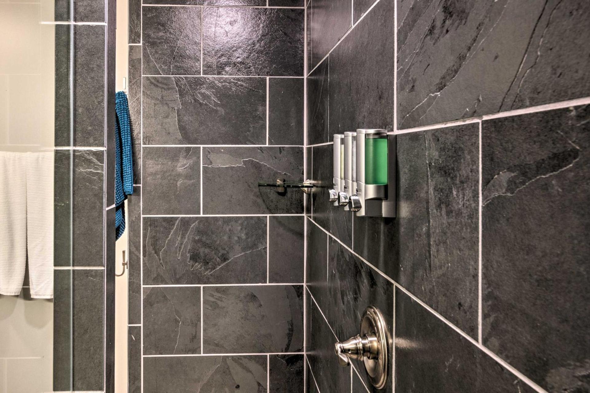 Serene Escape with Mountain Views, Near Dtwn!