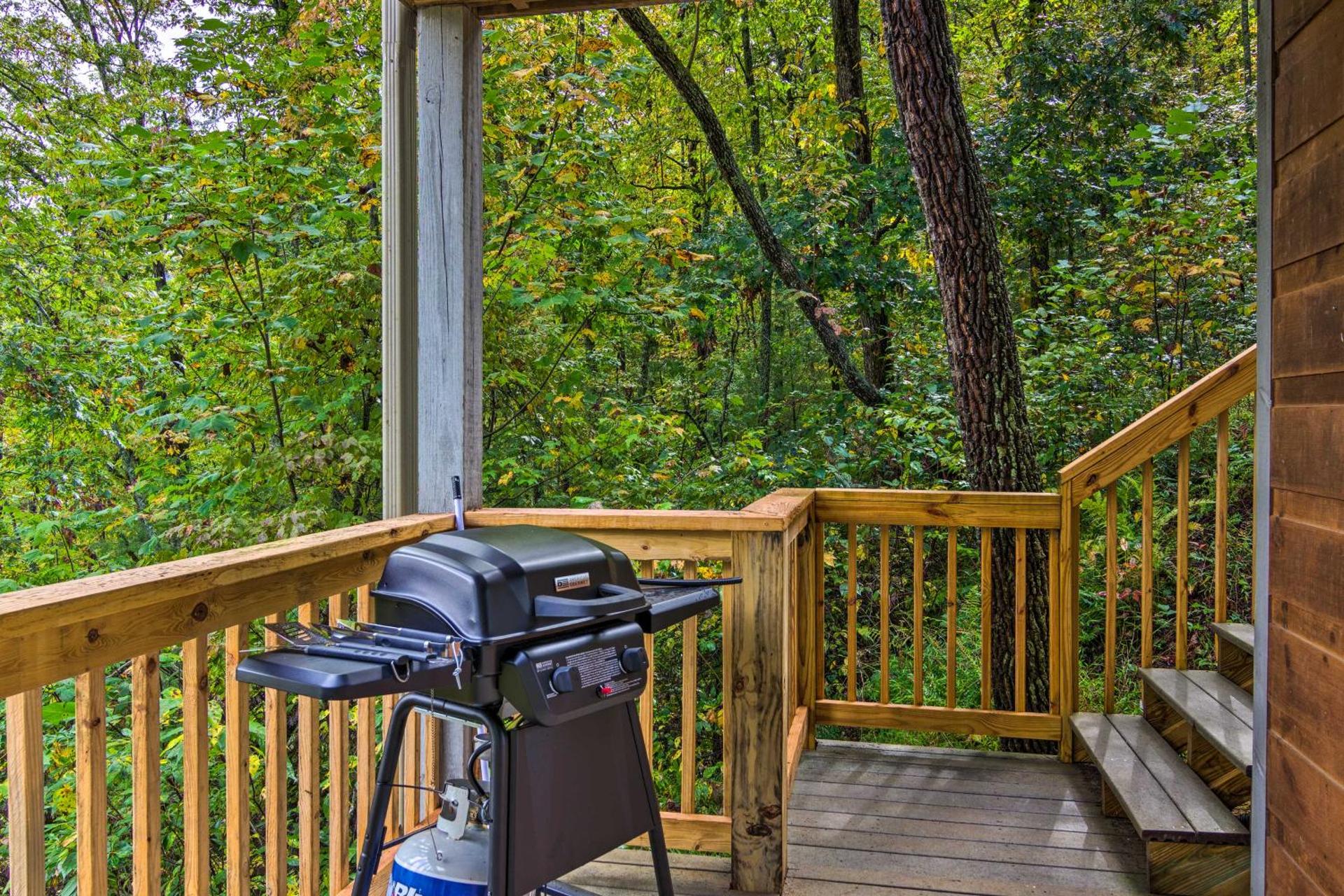 Serene Escape with Mountain Views, Near Dtwn!