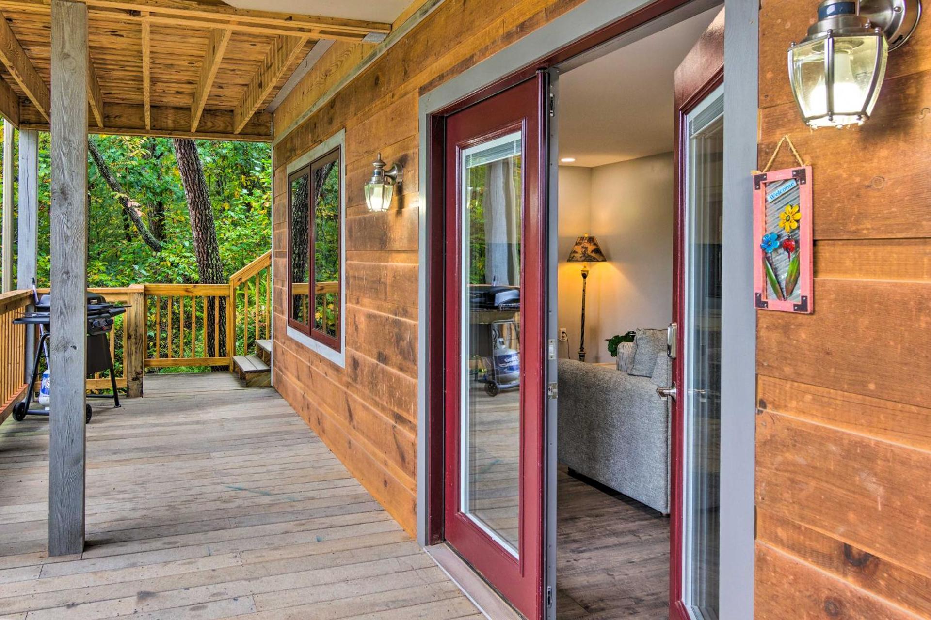 Serene Escape with Mountain Views, Near Dtwn!