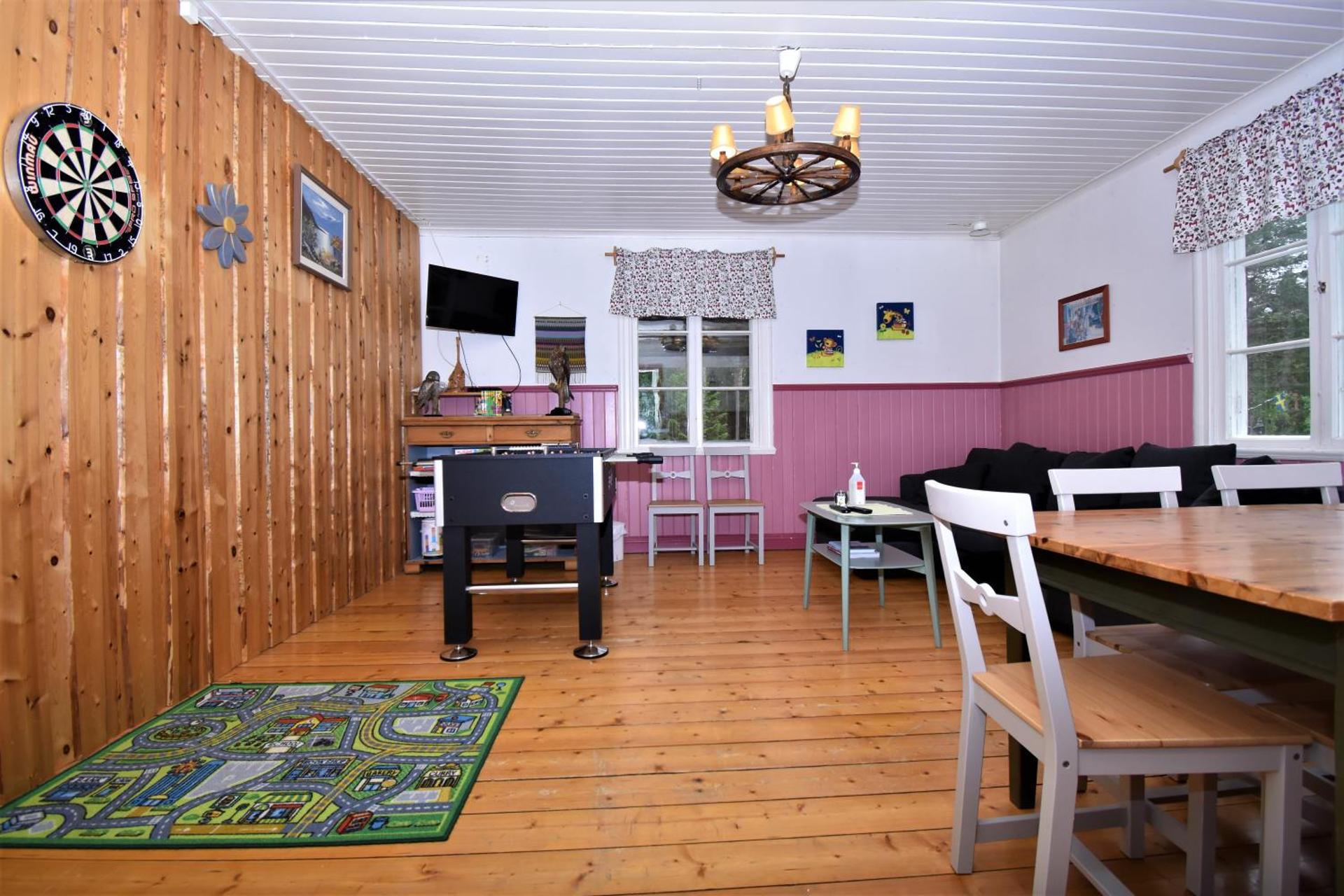 Communal lounge/ TV room