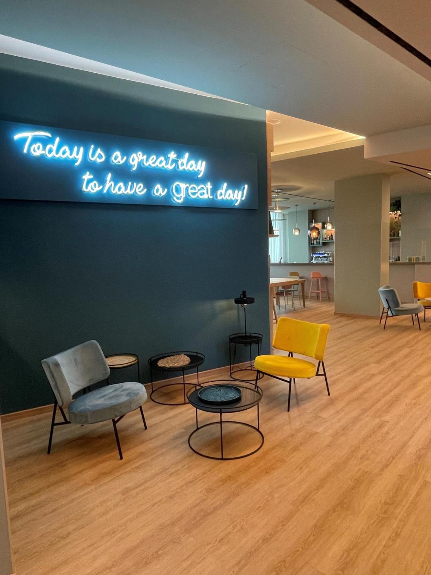 Communal lounge/ TV room