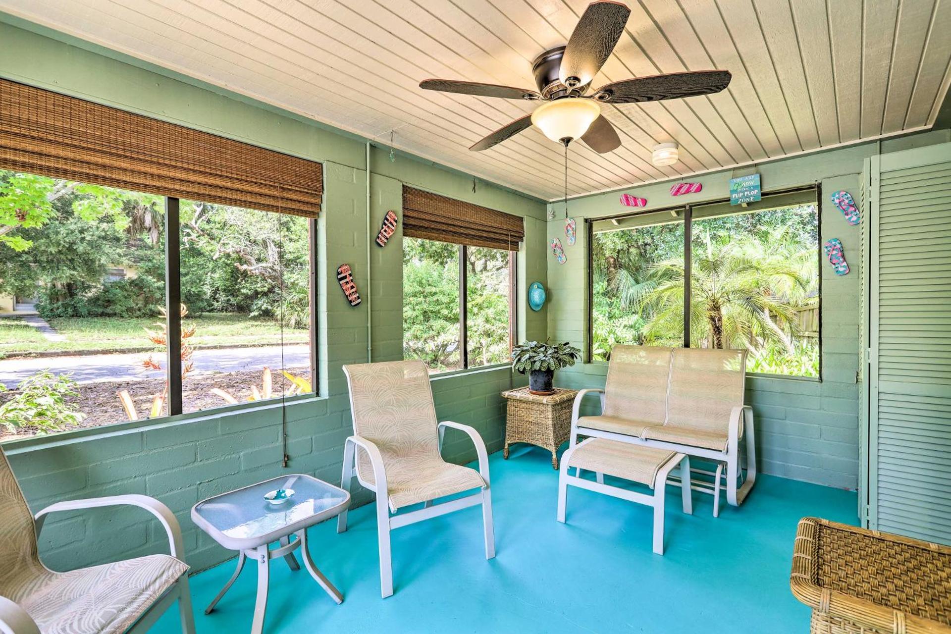 Vibrant Rockledge Home about 2 Mi to Cocoa Village!