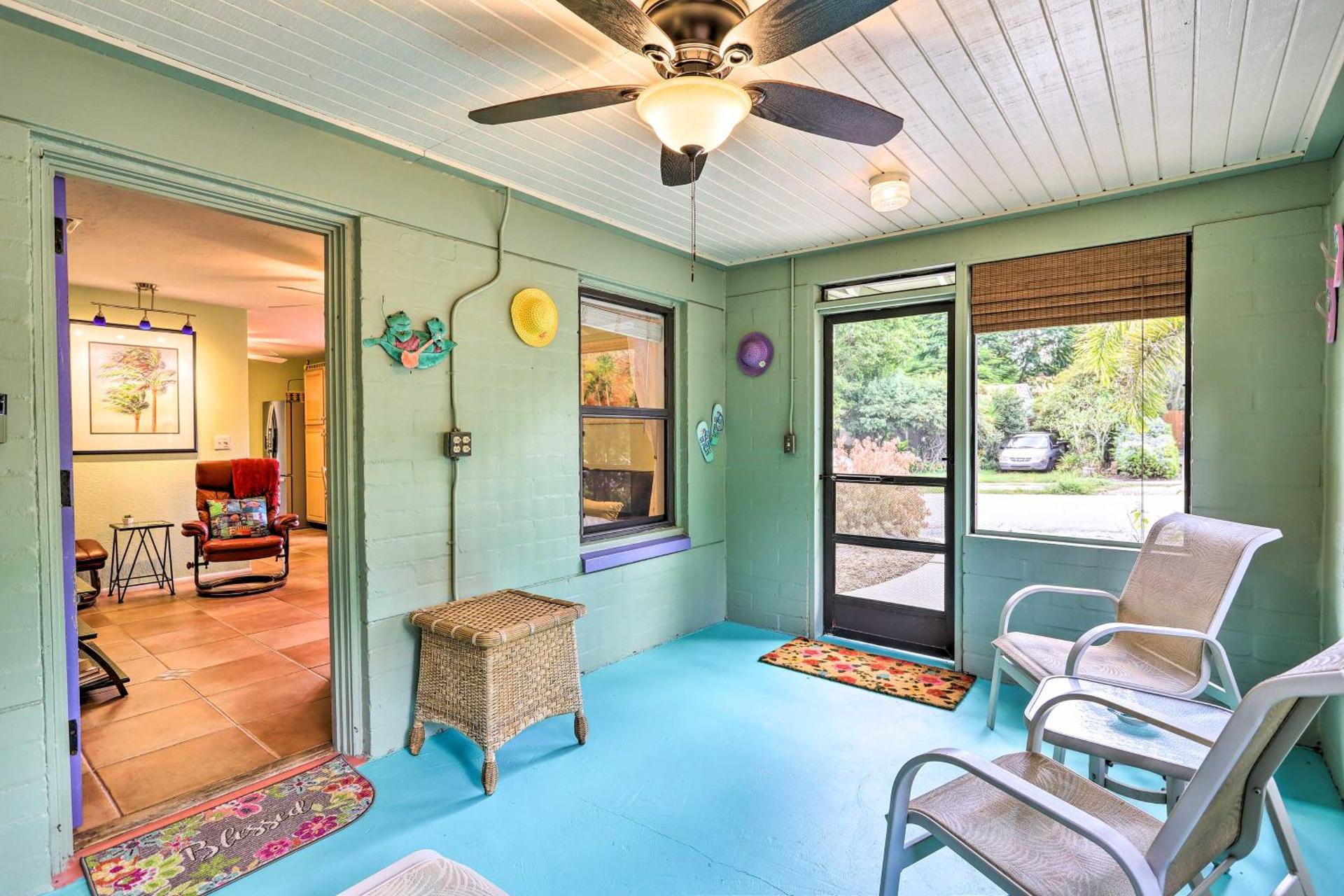 Vibrant Rockledge Home about 2 Mi to Cocoa Village!