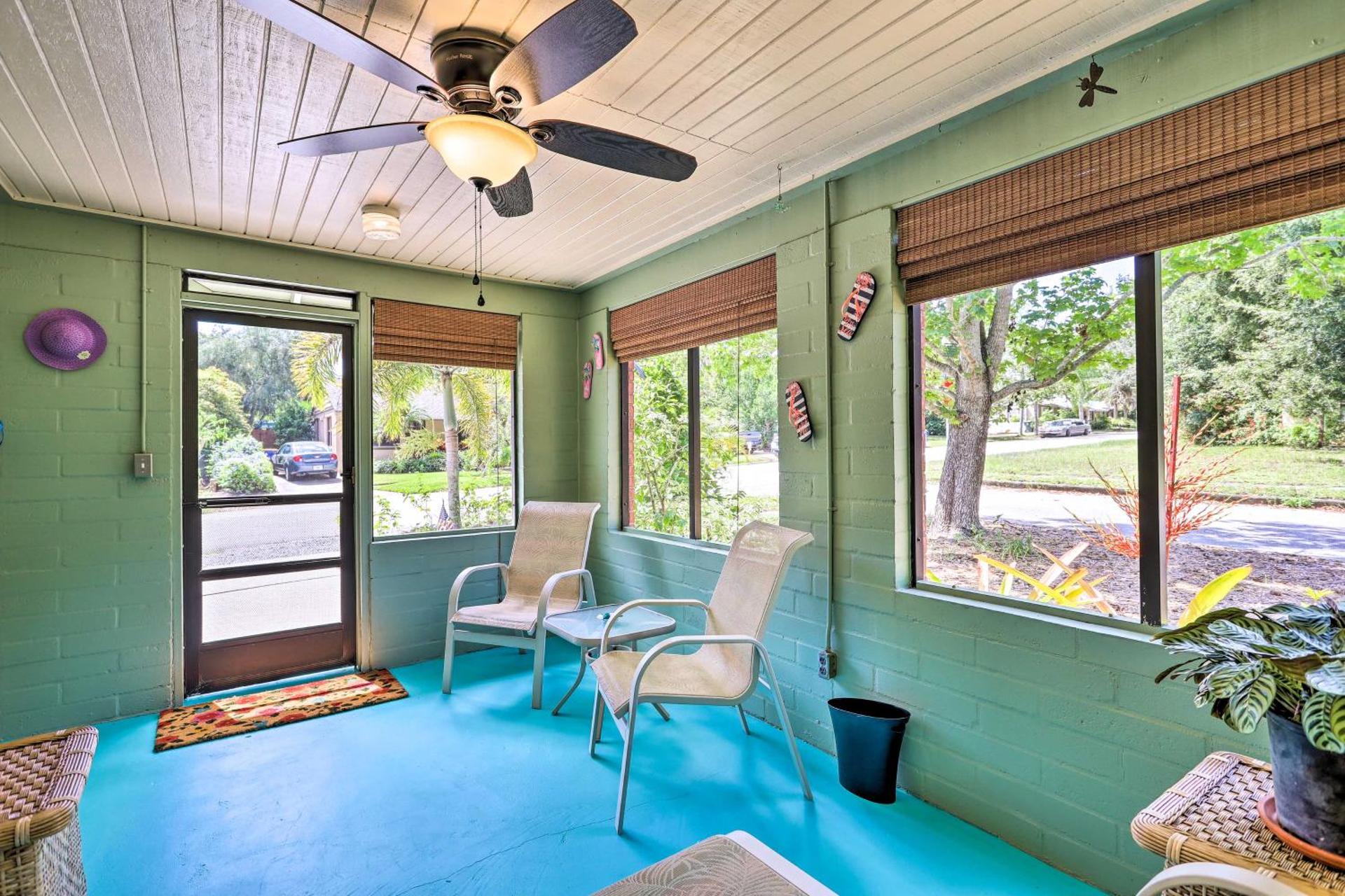 Vibrant Rockledge Home about 2 Mi to Cocoa Village!