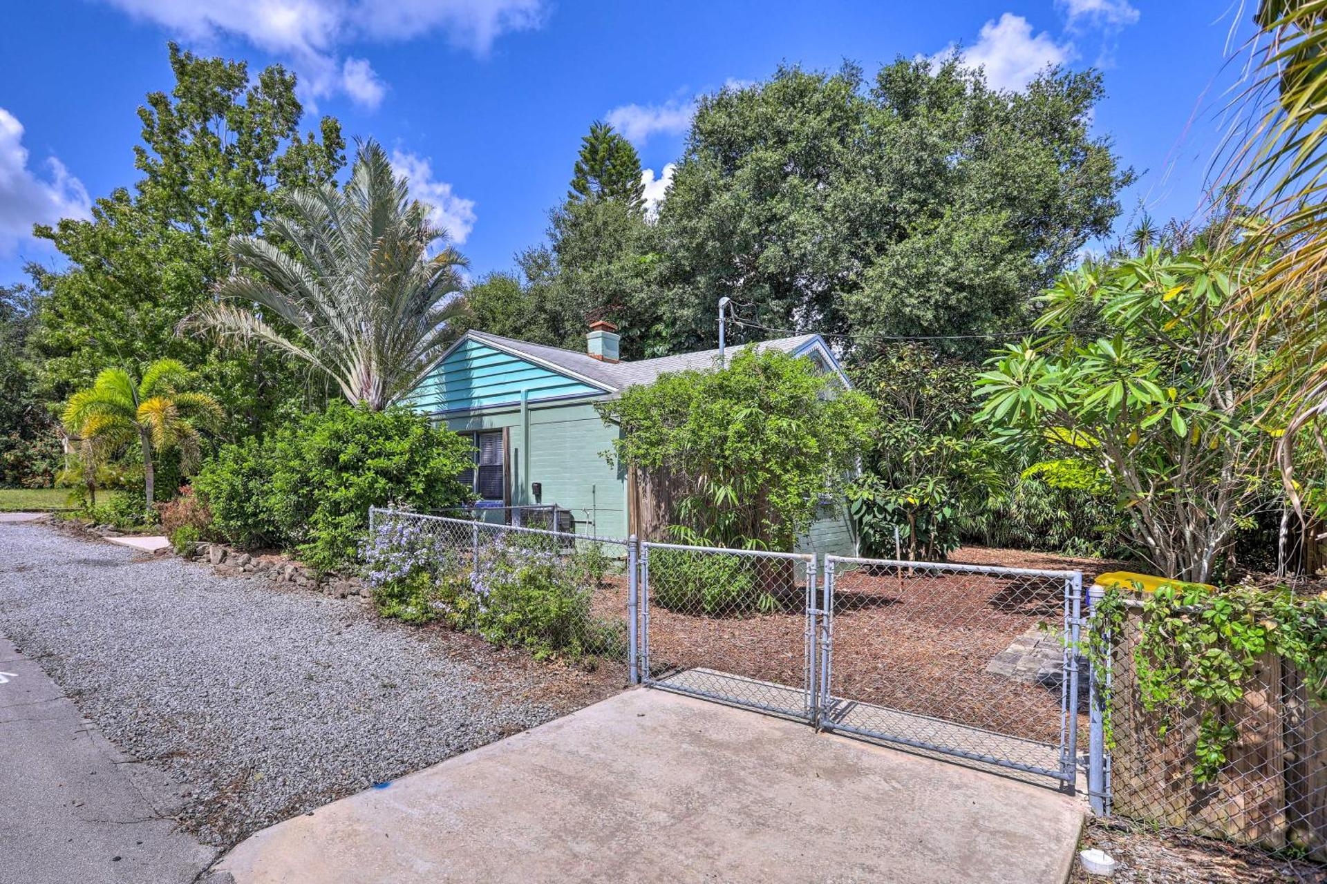 Vibrant Rockledge Home about 2 Mi to Cocoa Village!