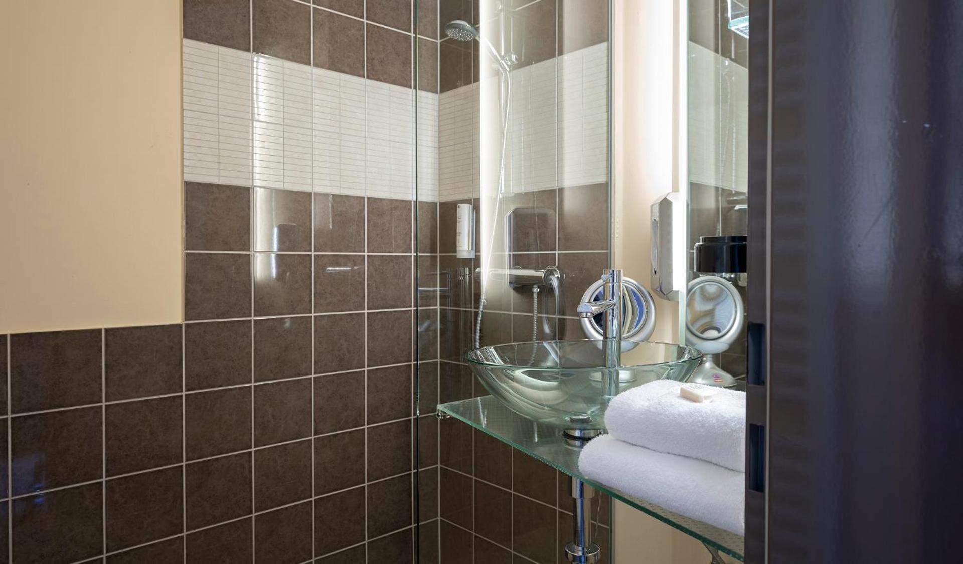 Double Room (2 Adults and 1 Child)