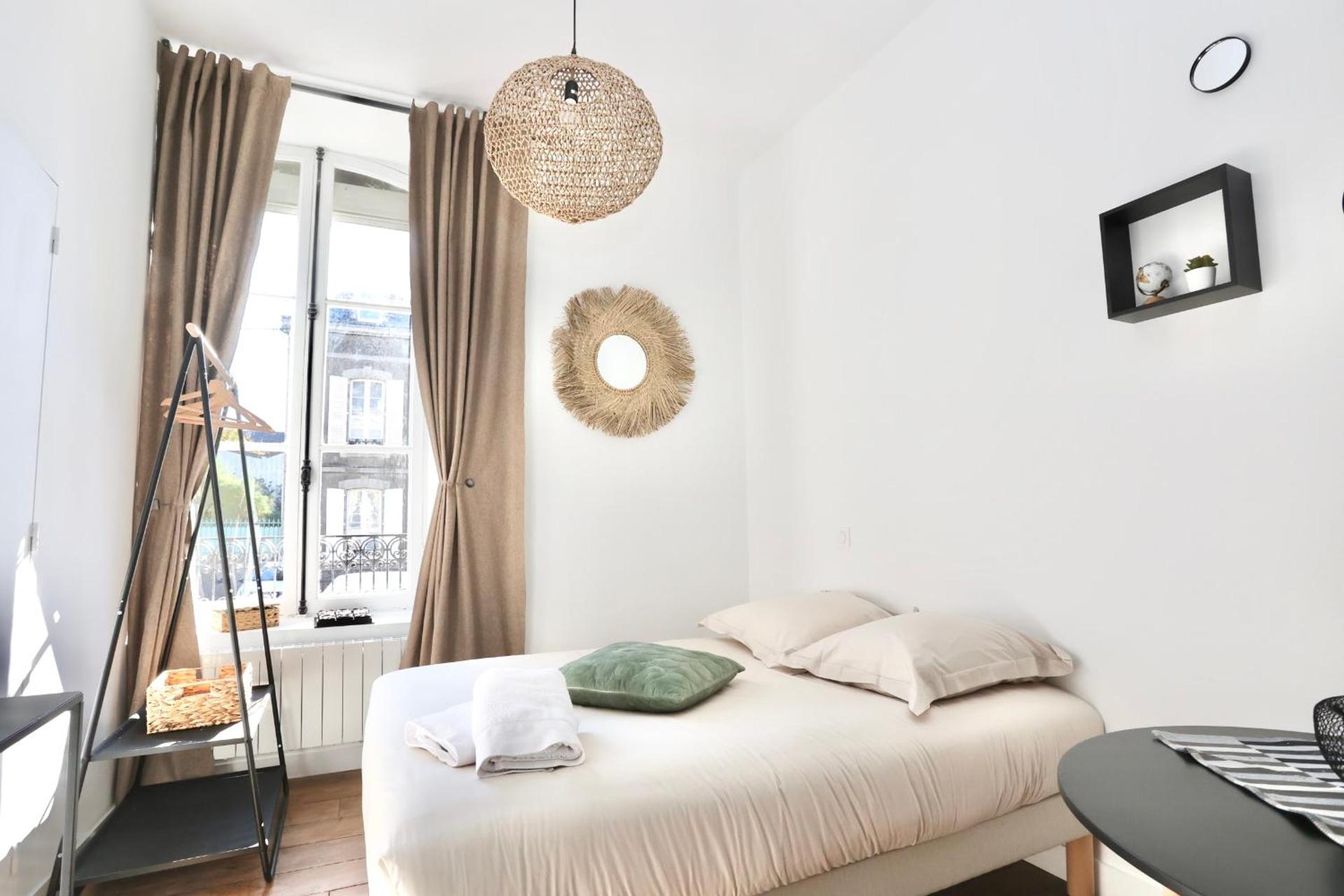 Napoléon Gare n2 Studio Lumineux ByLocly