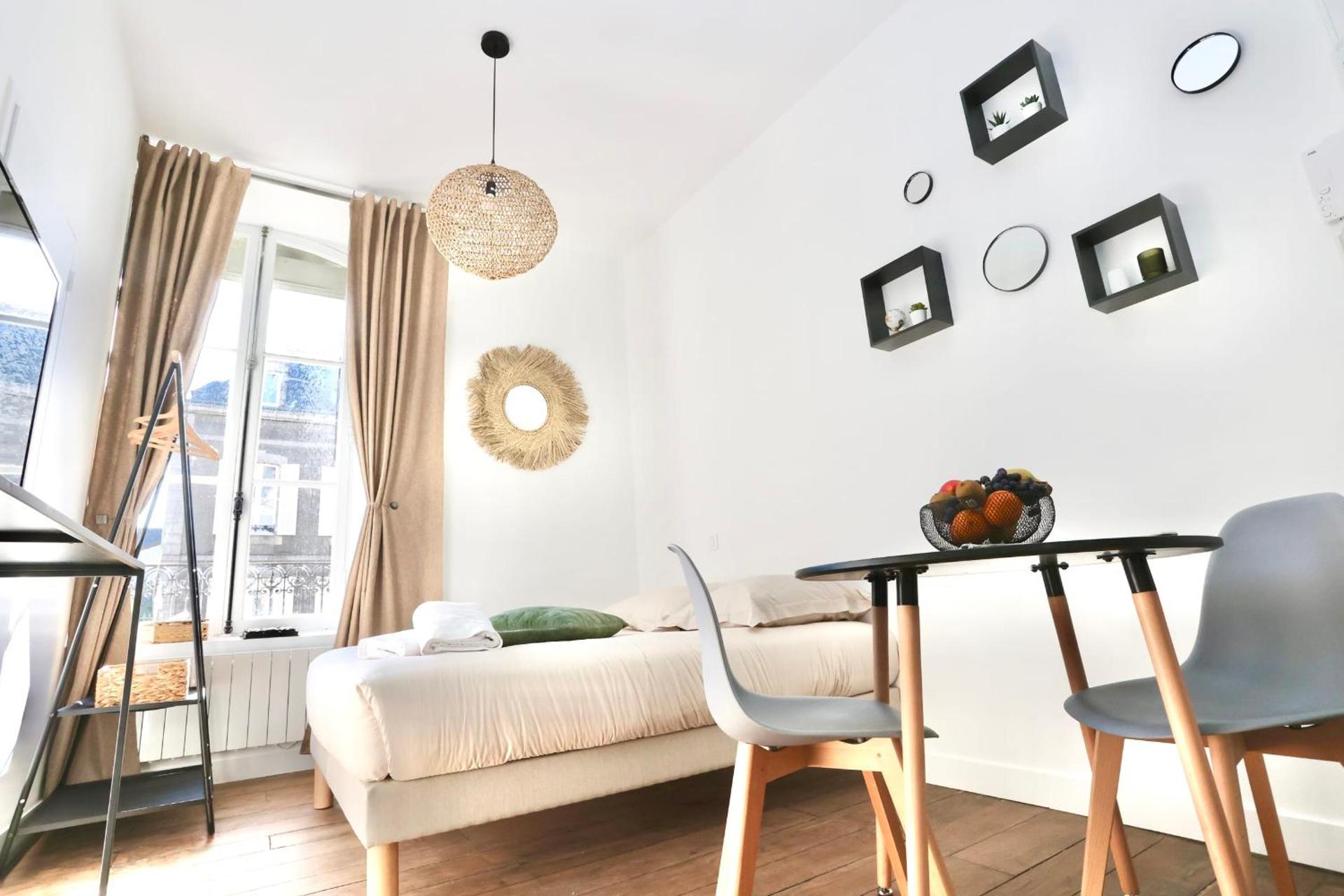 Napoléon Gare n2 Studio Lumineux ByLocly