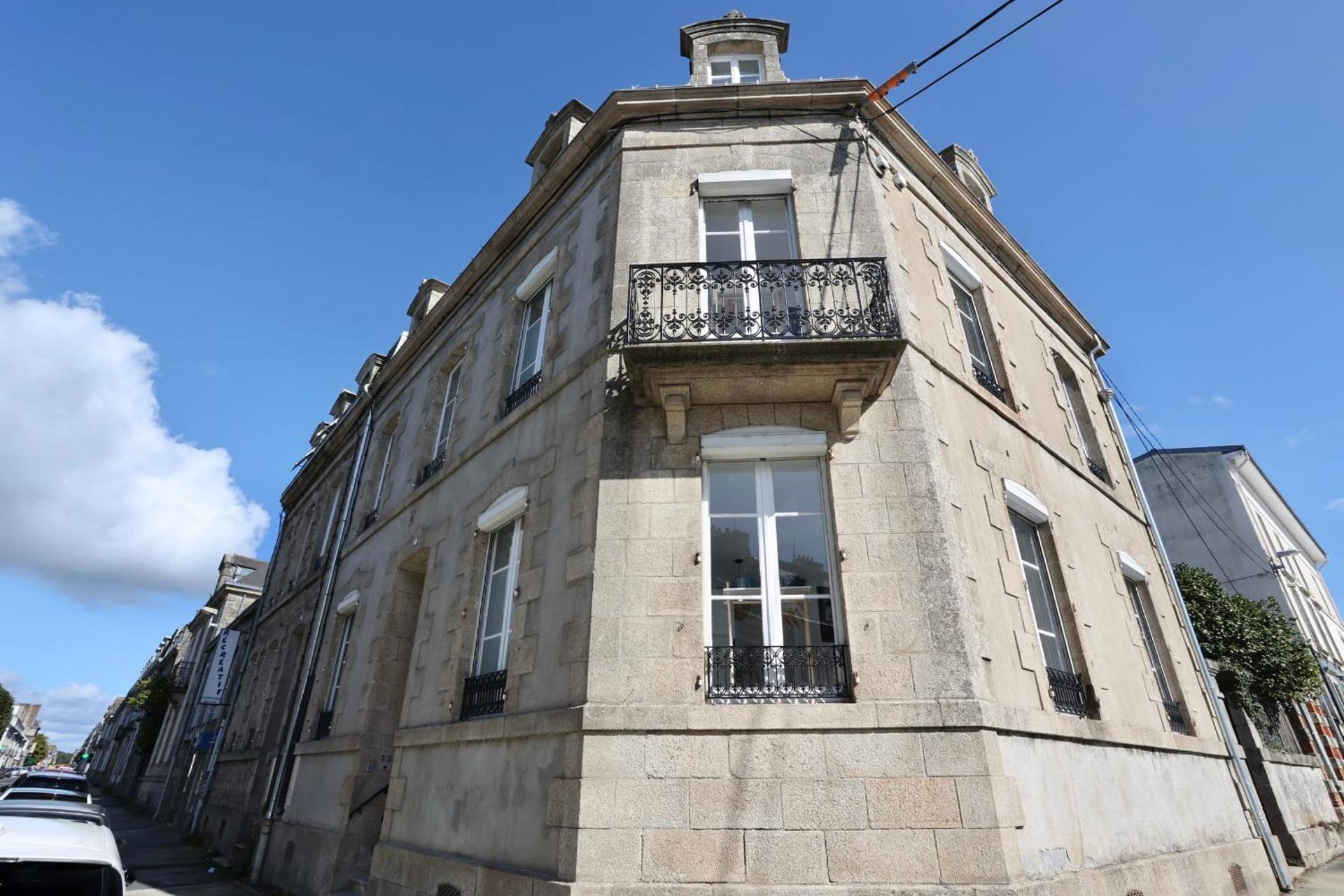 Napoléon Gare n2 Studio Lumineux ByLocly