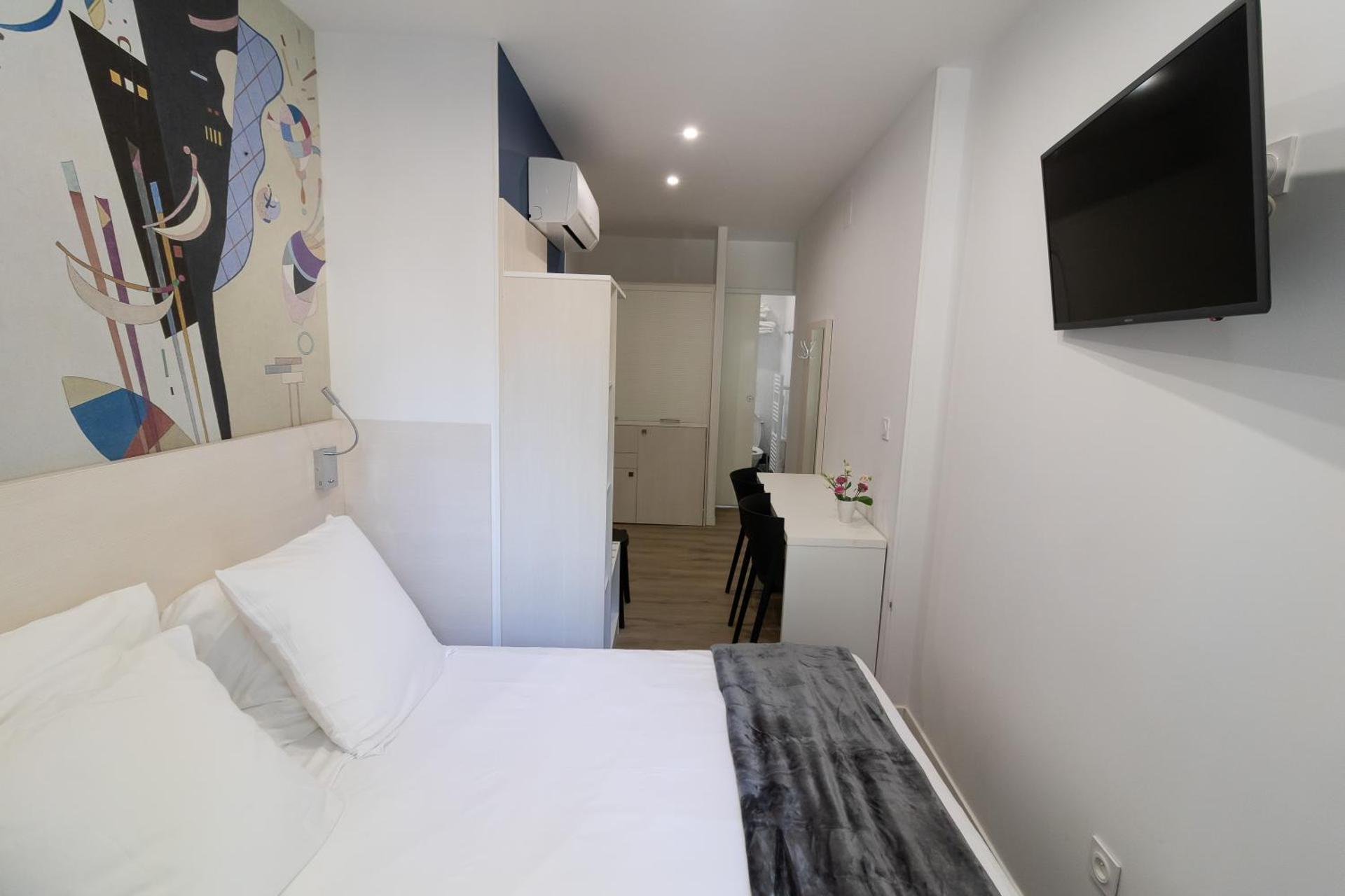 Photo of the whole room