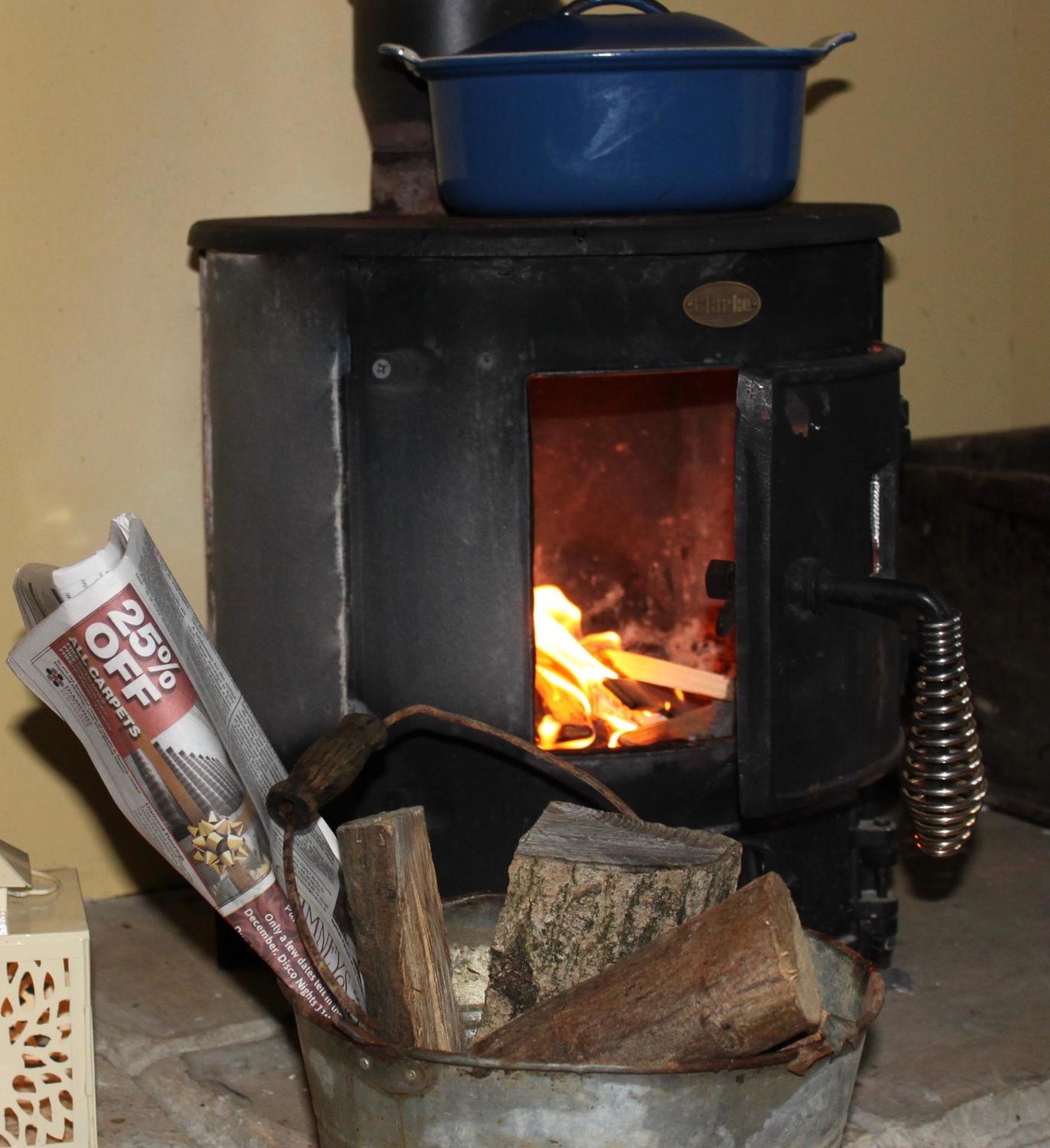 The Old Apple Shed cosy heated cottage in a meadow close to the charming village of Bethersden