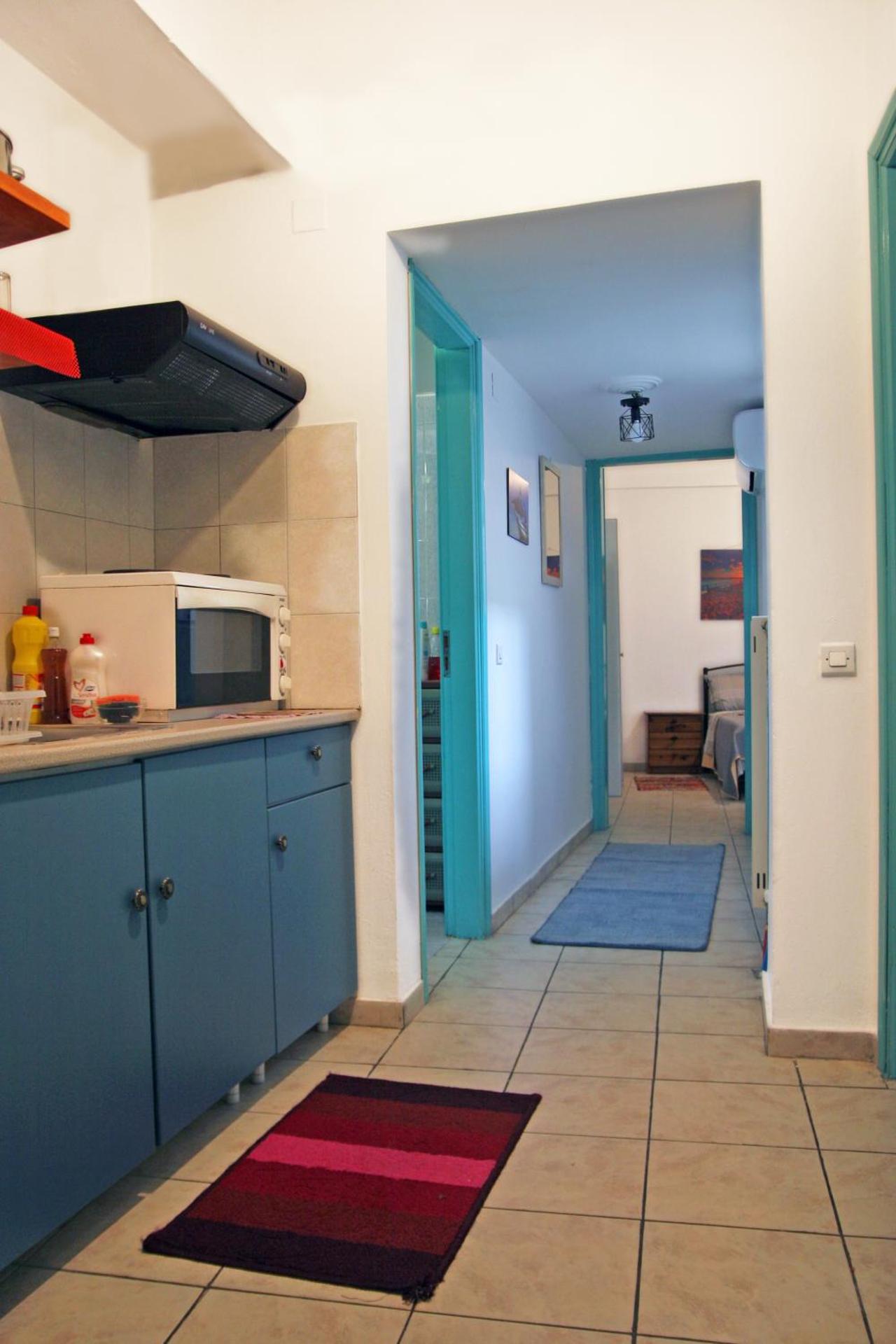 Ρήγας: Όμορφα στο Μεσολόγγι, Διαμέρισμα Β2