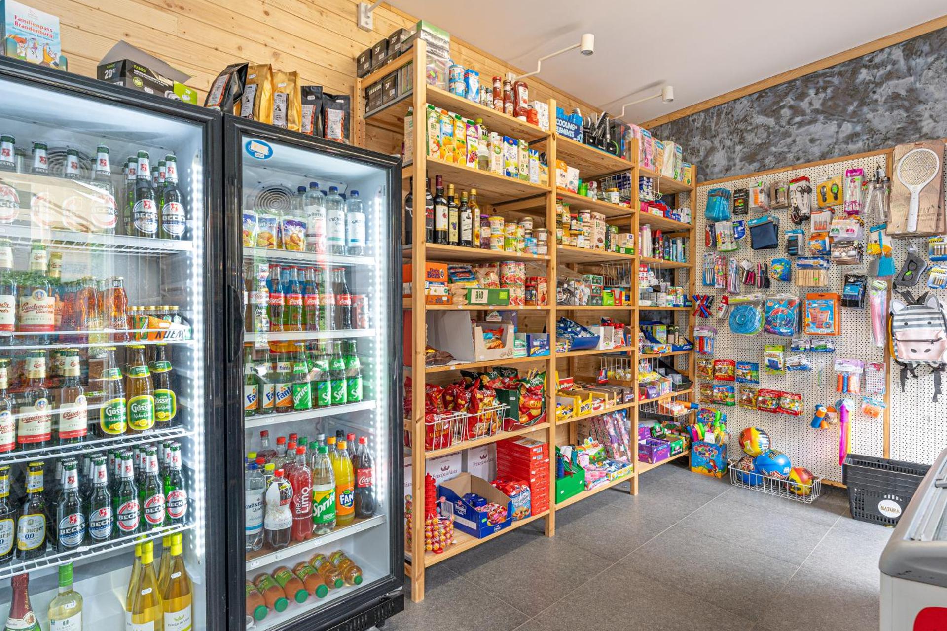 Supermarket/grocery shop