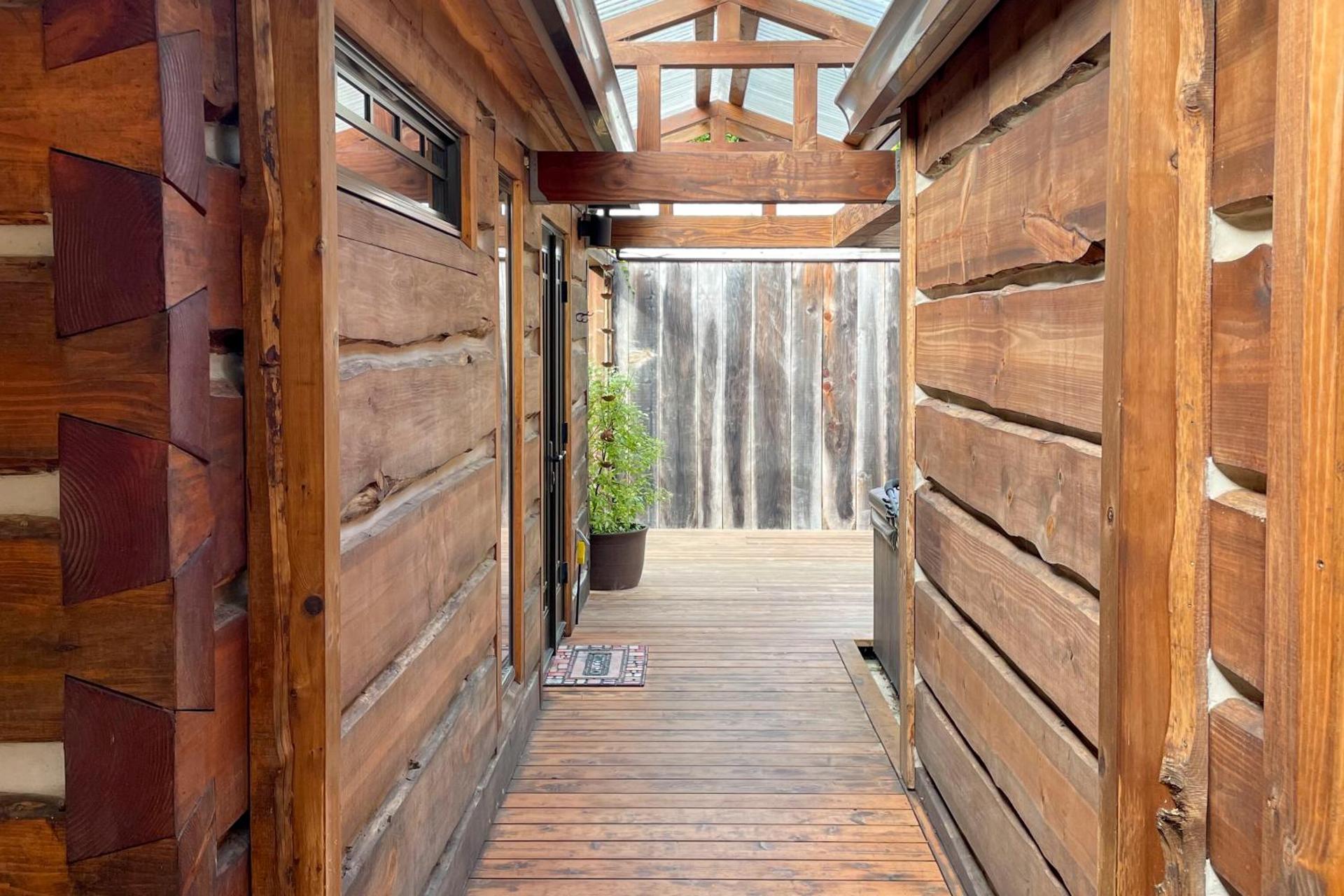 Quiet and Cozy Eureka Home Near Sequoia Park and Zoo!