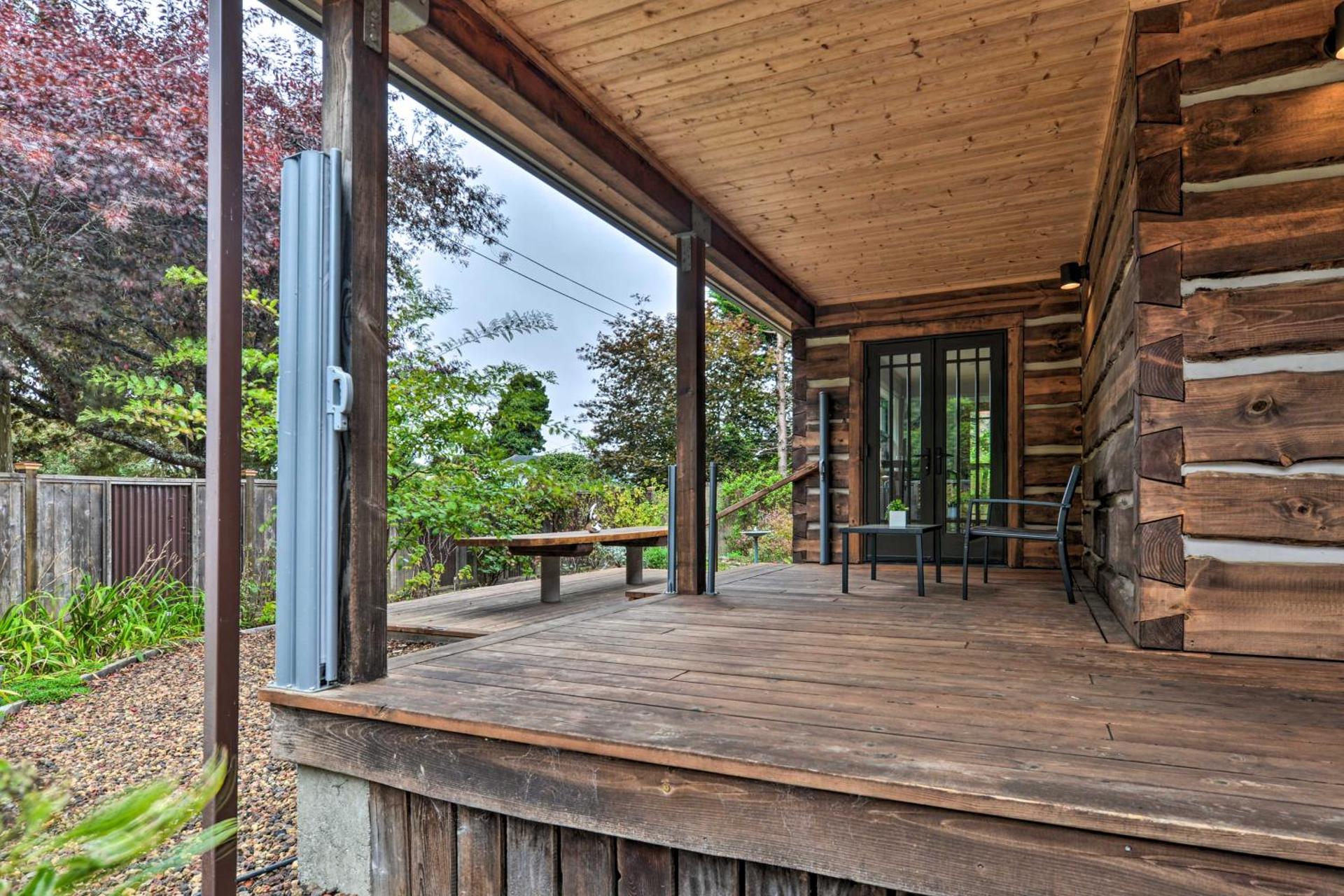 Quiet and Cozy Eureka Home Near Sequoia Park and Zoo!