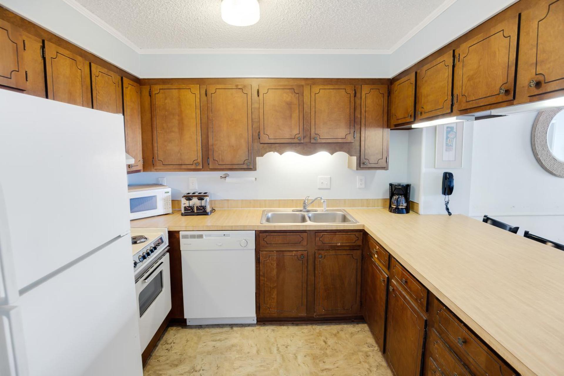 2BR, 2Bath condo Oceanfront Getaway with pool