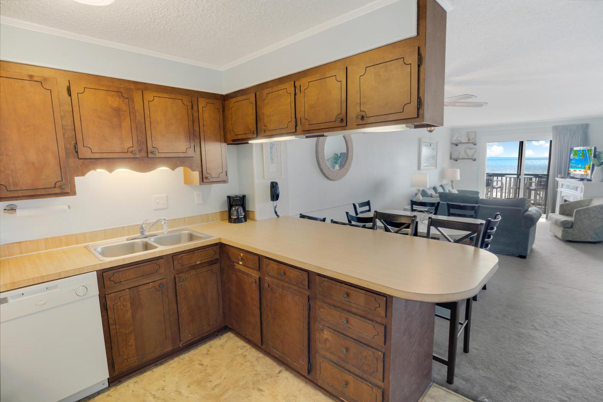 2BR, 2Bath condo Oceanfront Getaway with pool