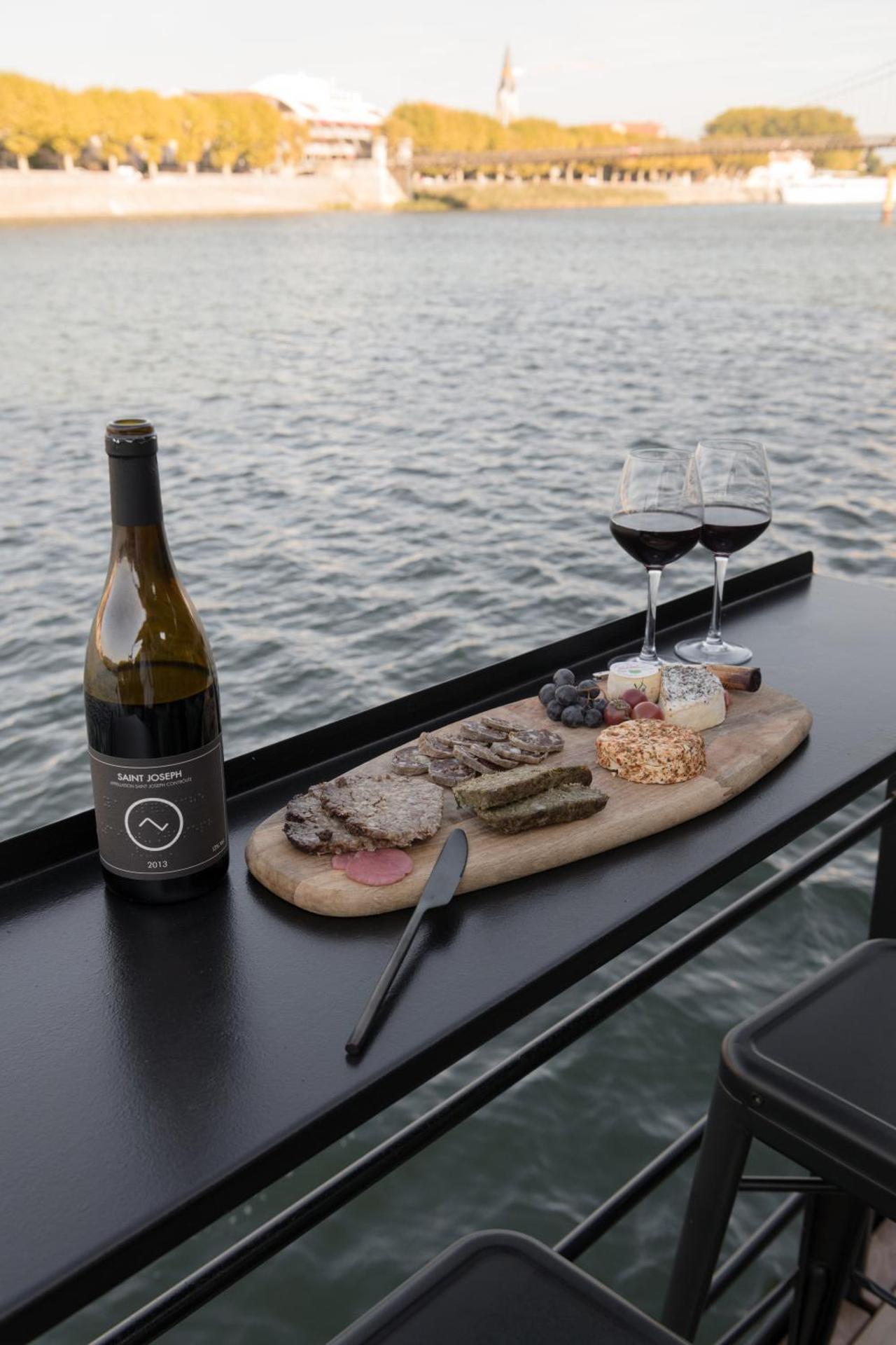 LA PENICHE - Bed And Bicycle - Tournon