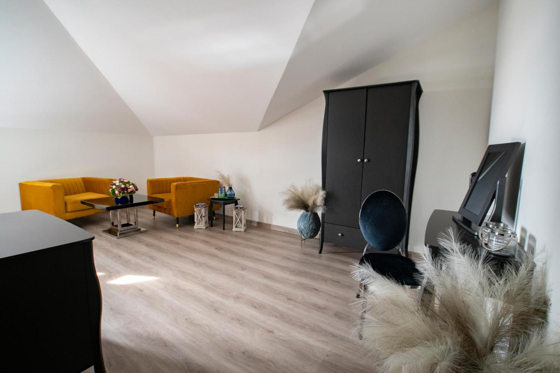 Photo of the whole room