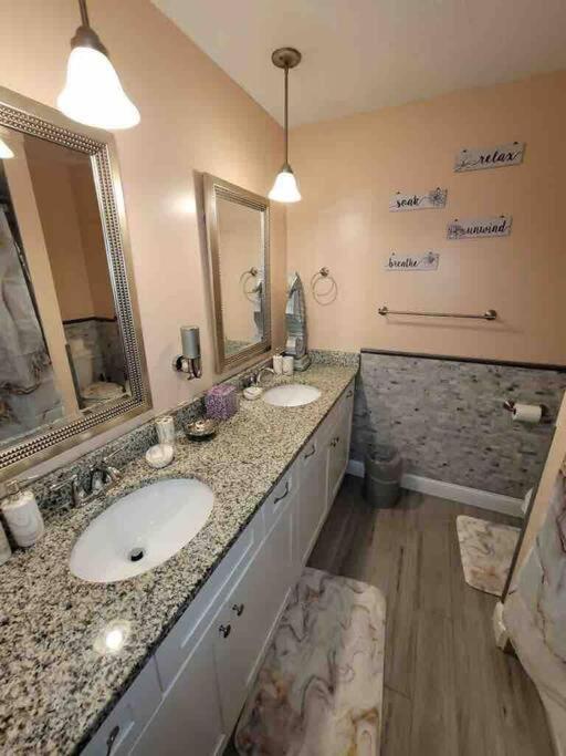 Elegant 2-bedroom pet-friendly villa w 2 parking spaces