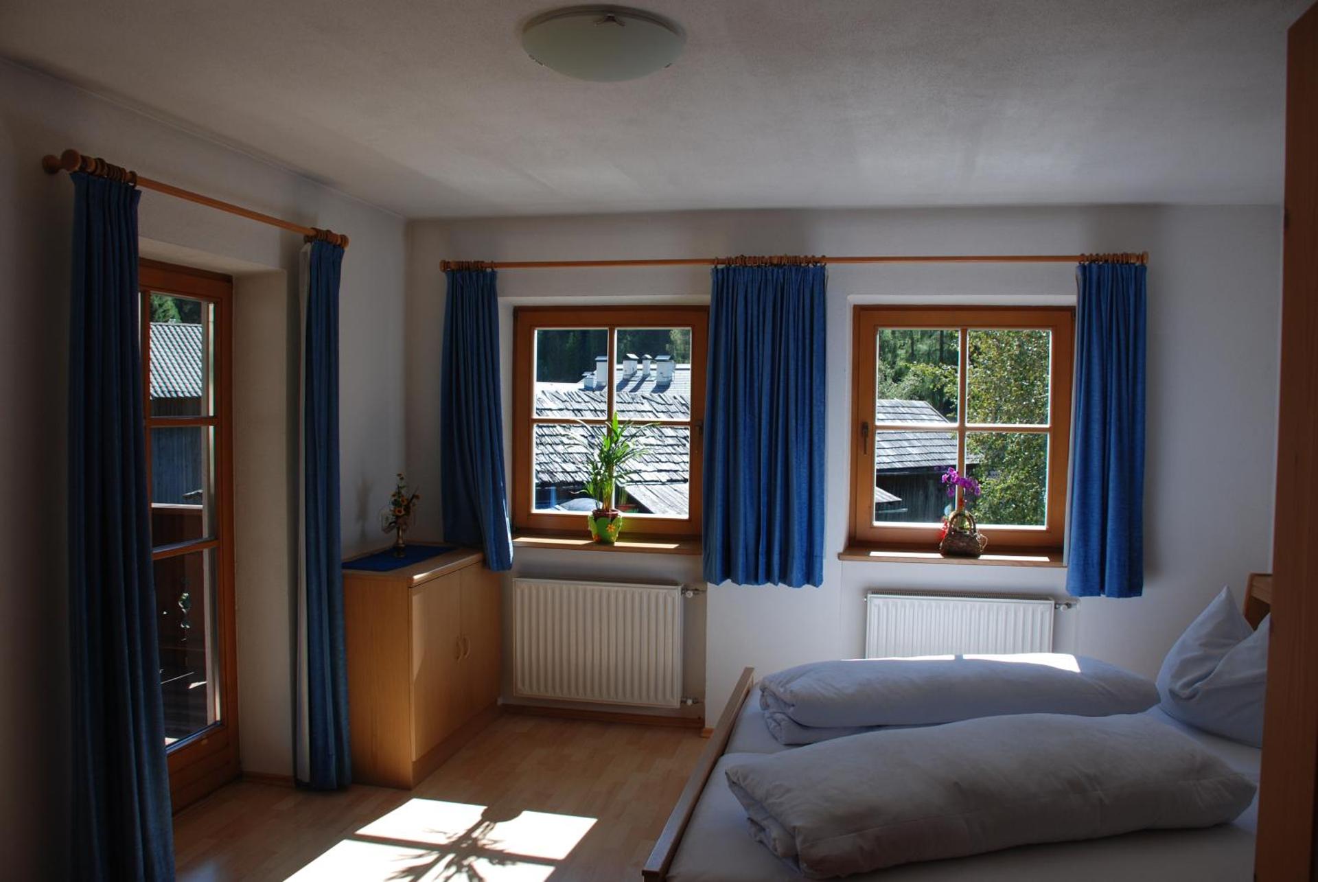 One-Bedroom Apartment with Mountain View