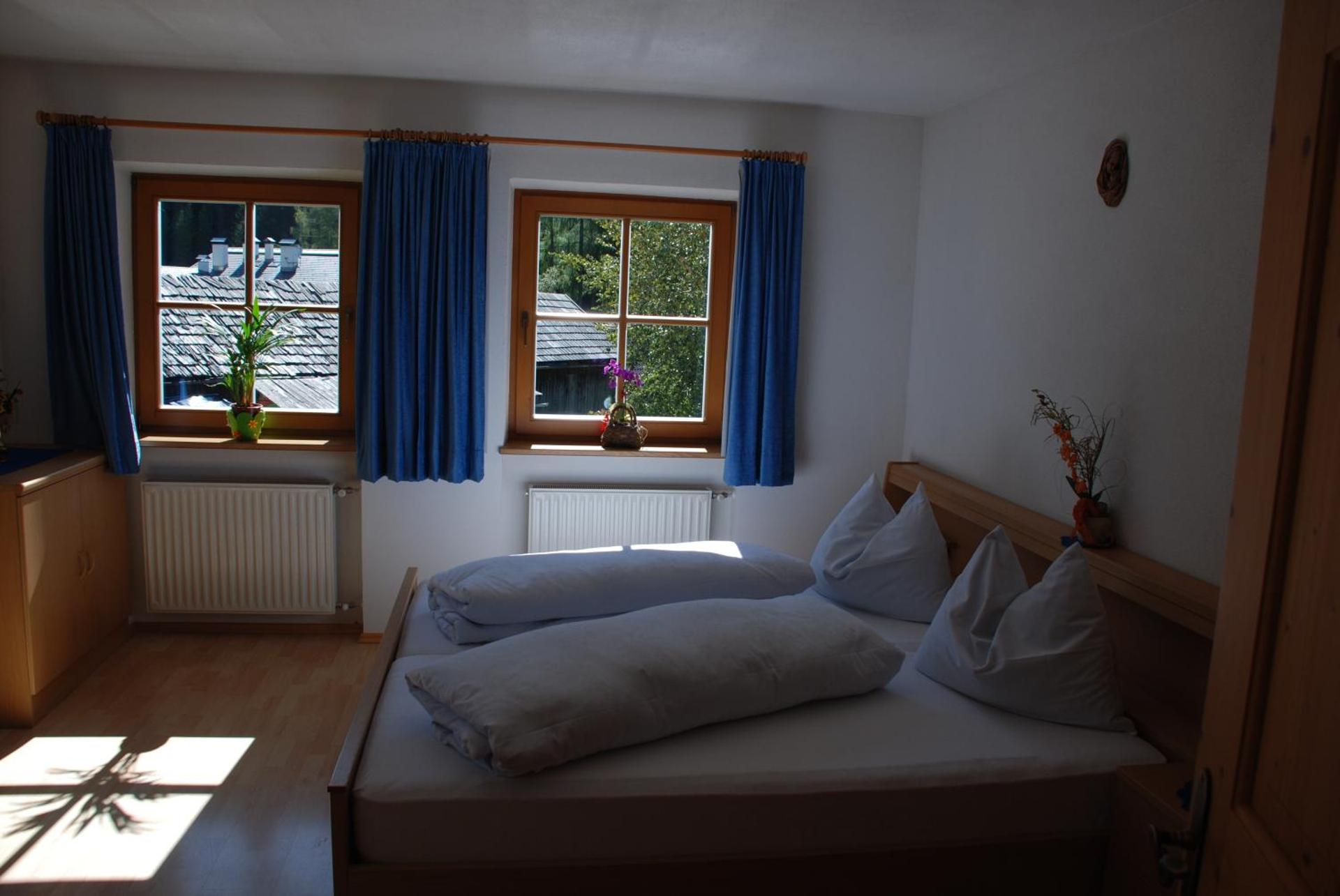 One-Bedroom Apartment with Mountain View