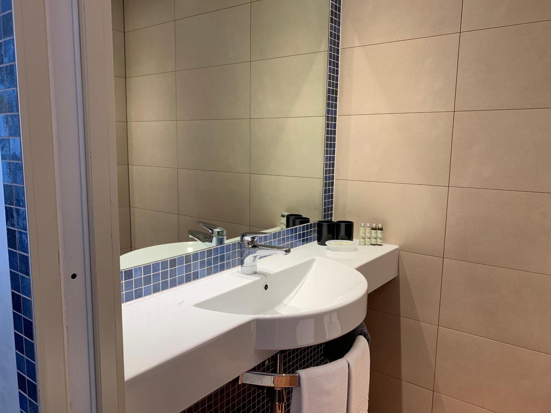 Deluxe Twin Room with Lake View