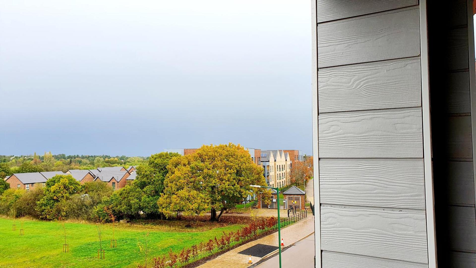 Balcony View Apt Free Parking Sleeps 5