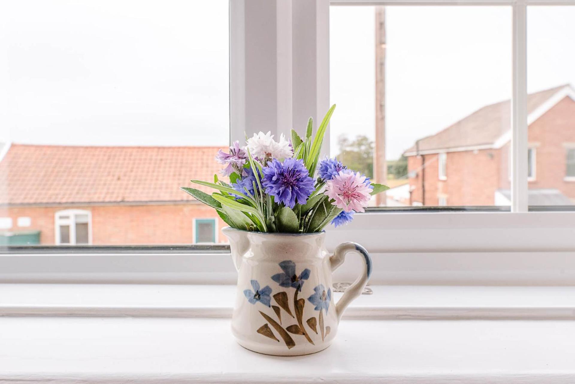 North Cottage, Alderton