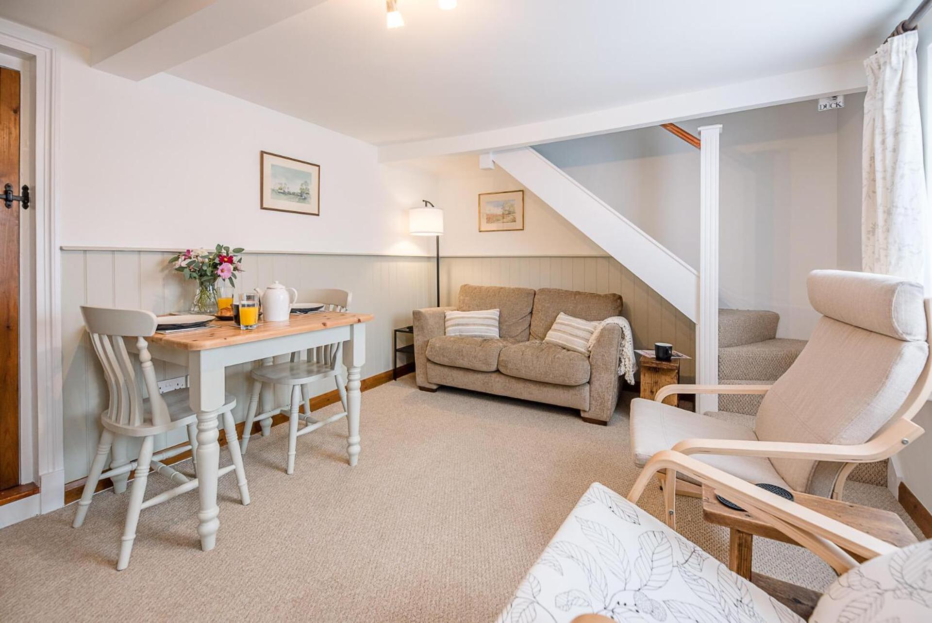 North Cottage, Alderton