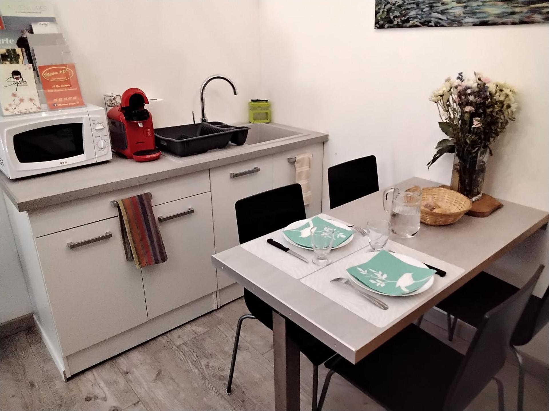 Kitchen or kitchenette