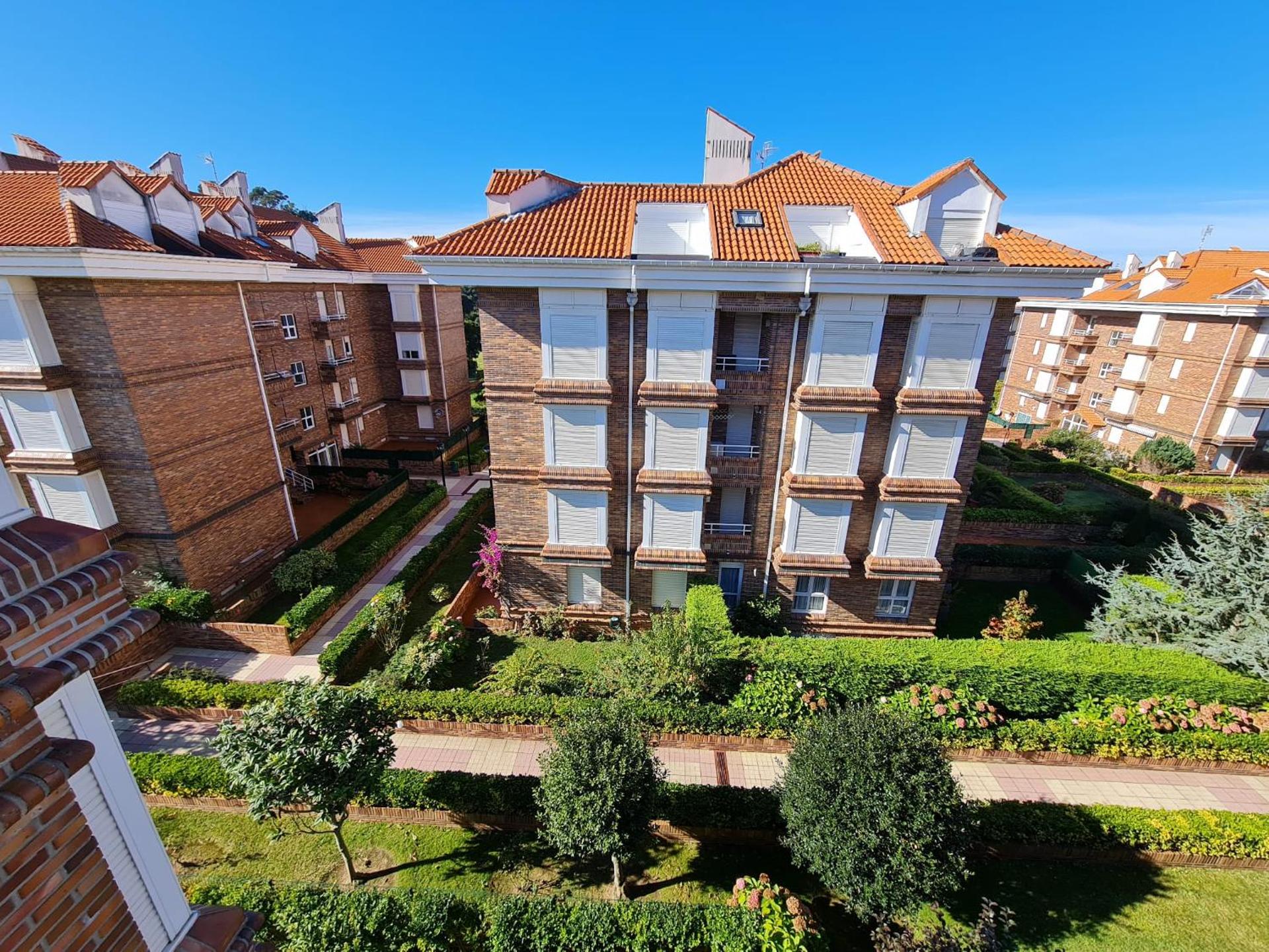 Noja. Piso en noja a 5 minutos de la playa de Ris