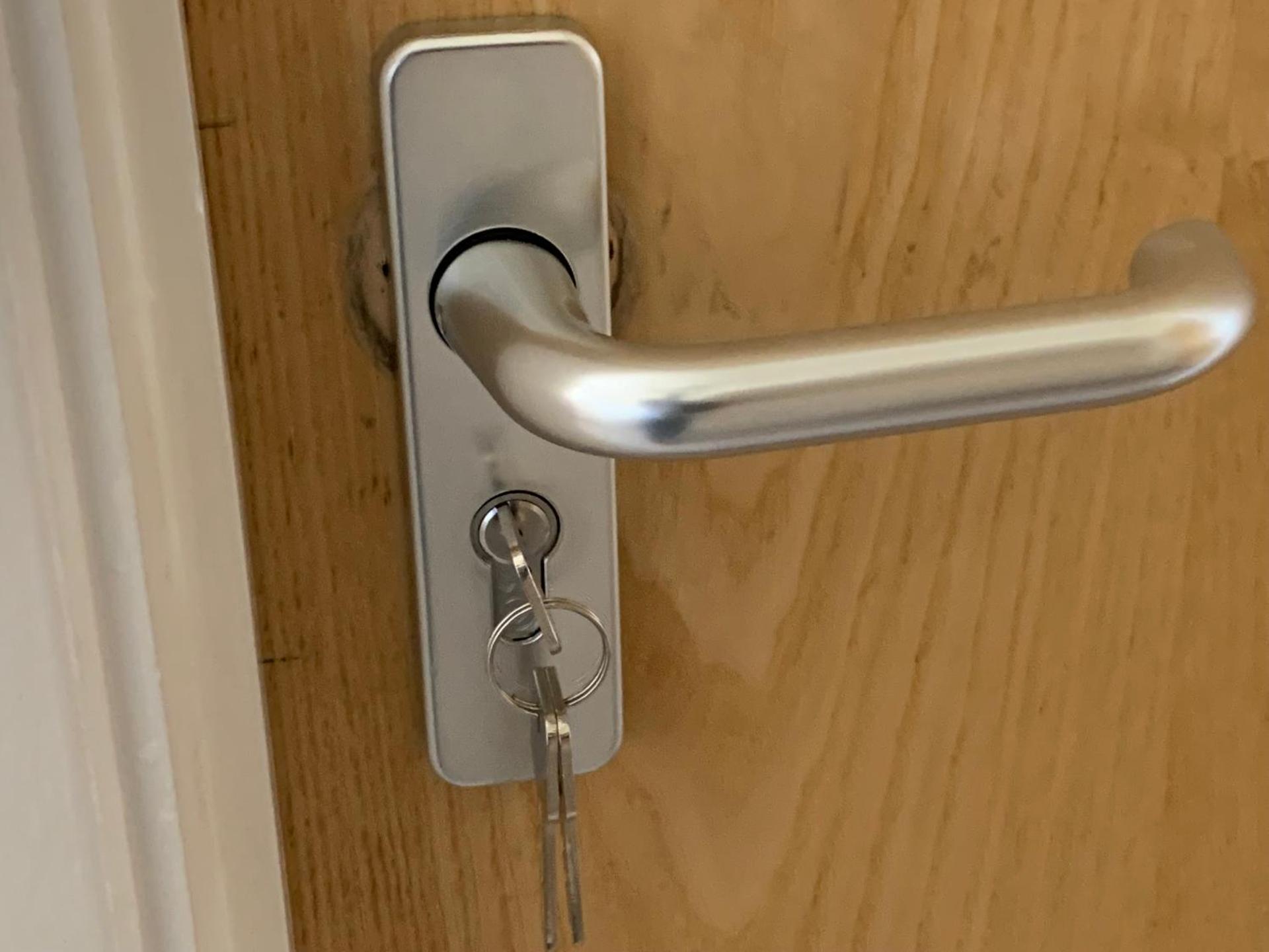 Private Rooms In A Cheerful 4-Bedroom Town House