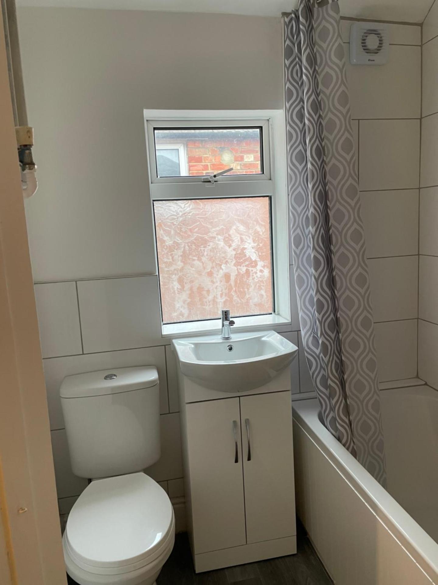 Rooms In A Victorian Comfortable 4-bedroom house in Milton Keynes Rooms Not En-suites