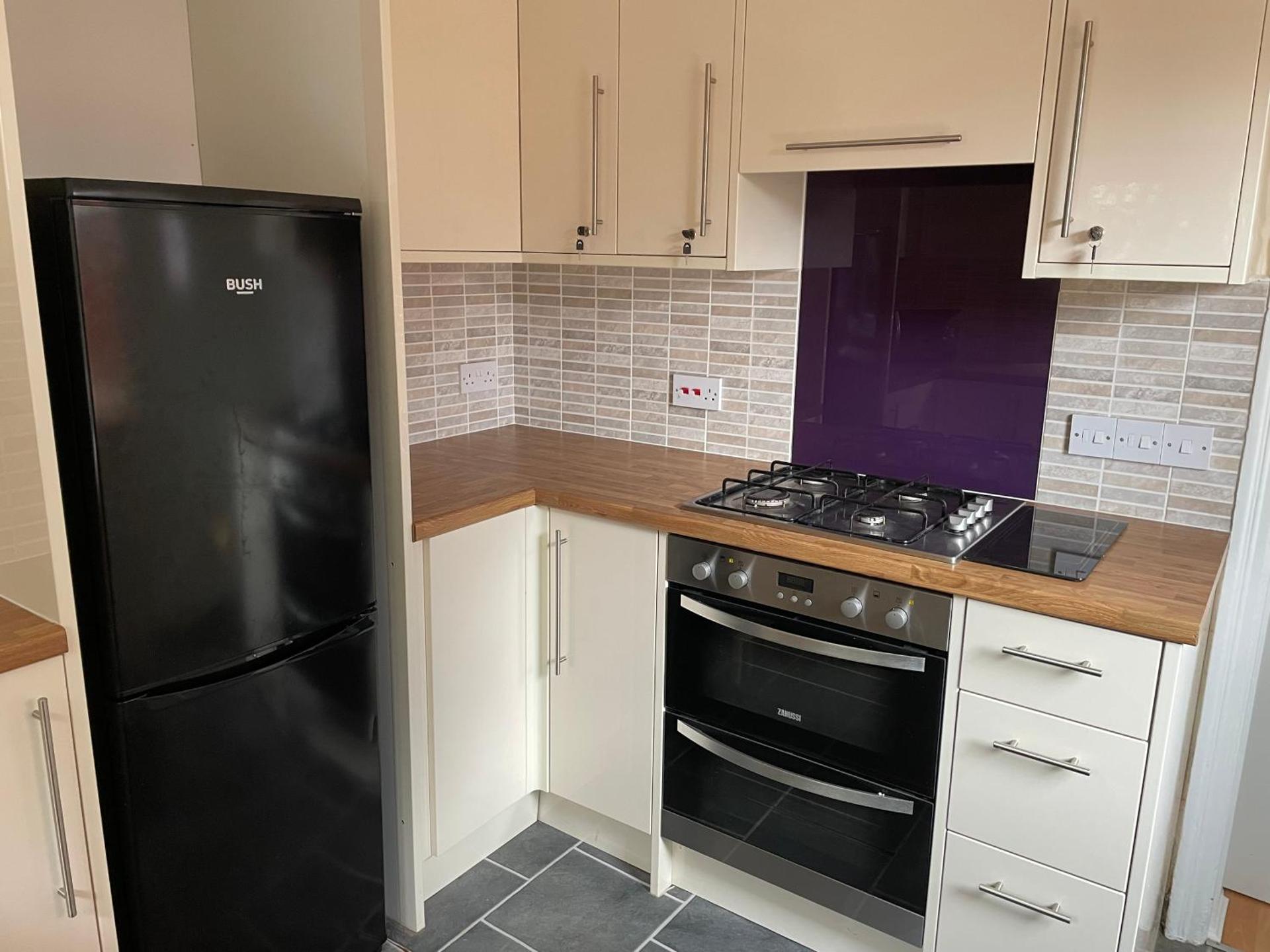 Rooms In A Victorian Comfortable 4-bedroom house in Milton Keynes Rooms Not En-suites