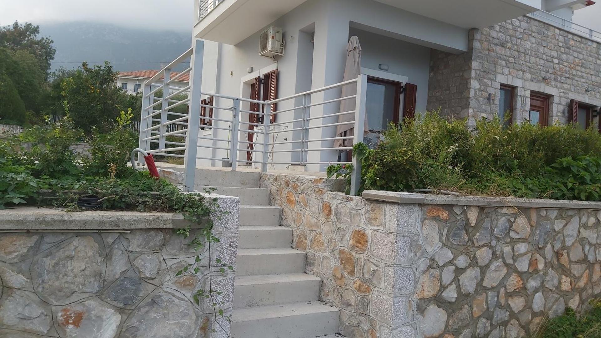 Light blue house 3 Apartments