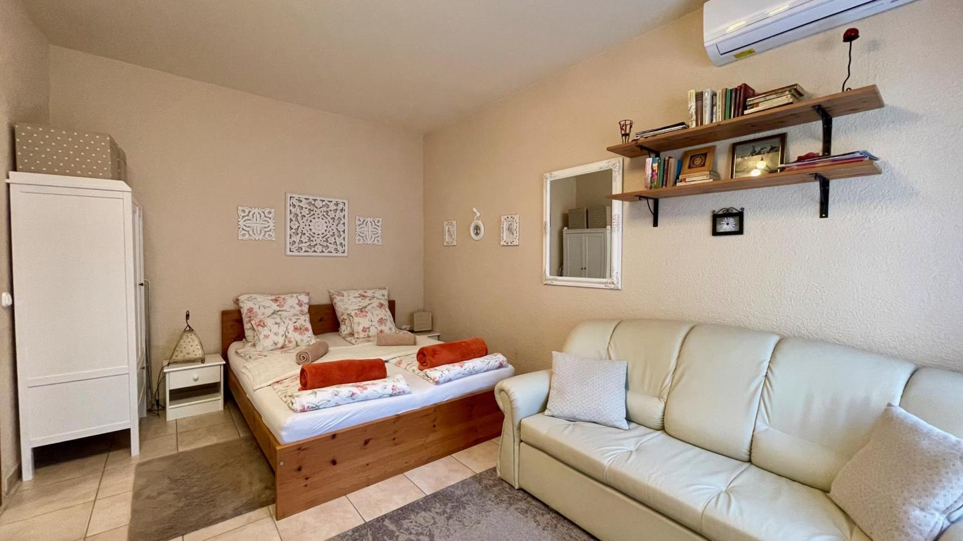 Naposdombi Apartmanok