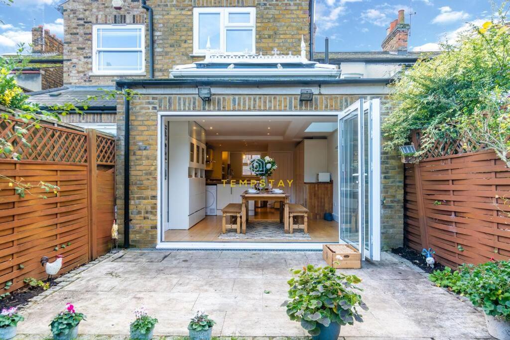 STYLISH 3 BED COTTAGE, WALK 2 ALL SIGHTS & HIGH ST