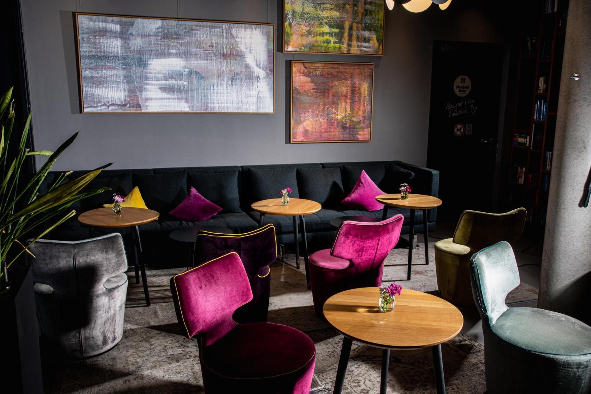 Communal lounge/ TV room